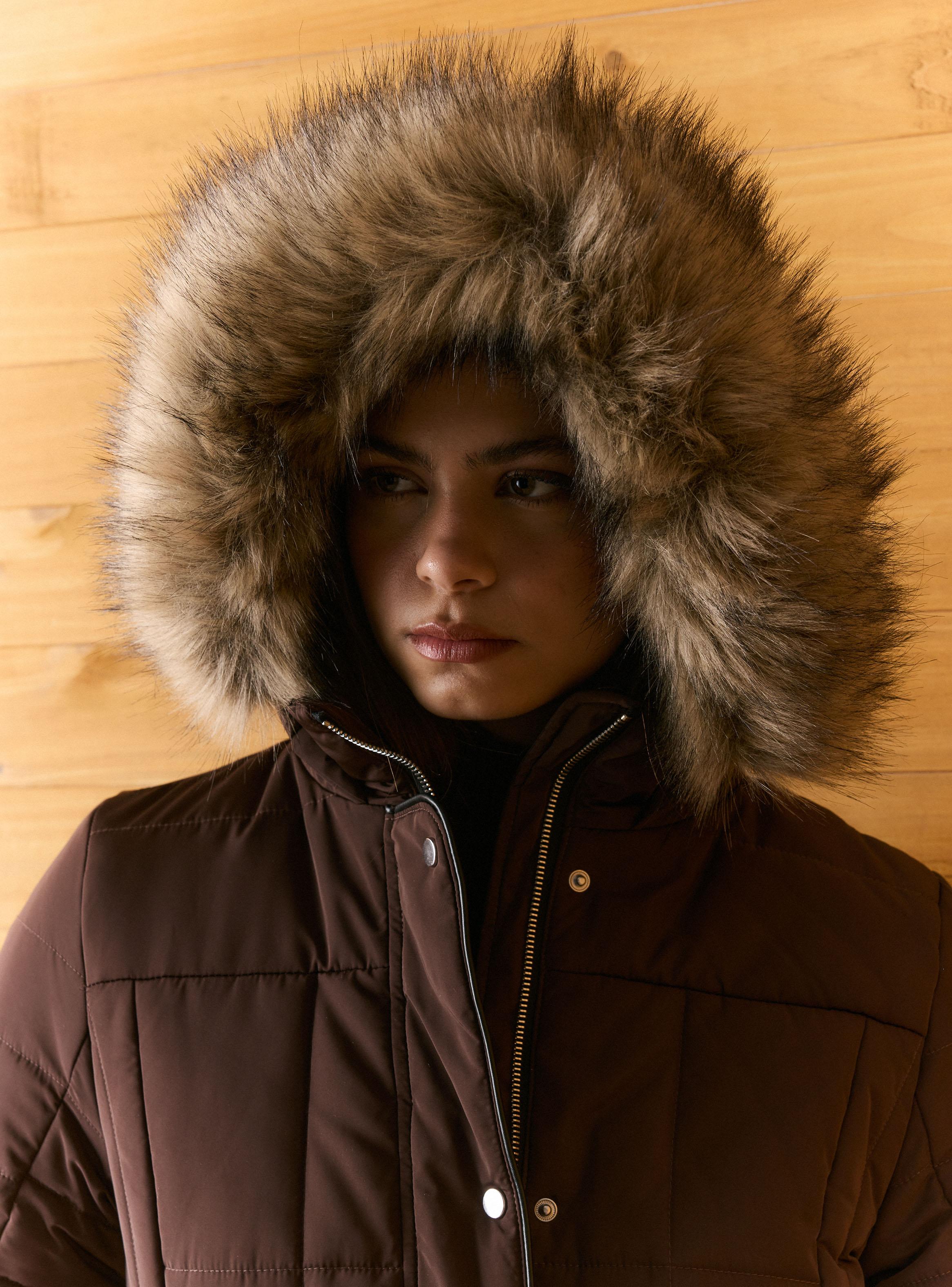 Parka Larga Acolchada con Capucha y Piel Desmontable-3