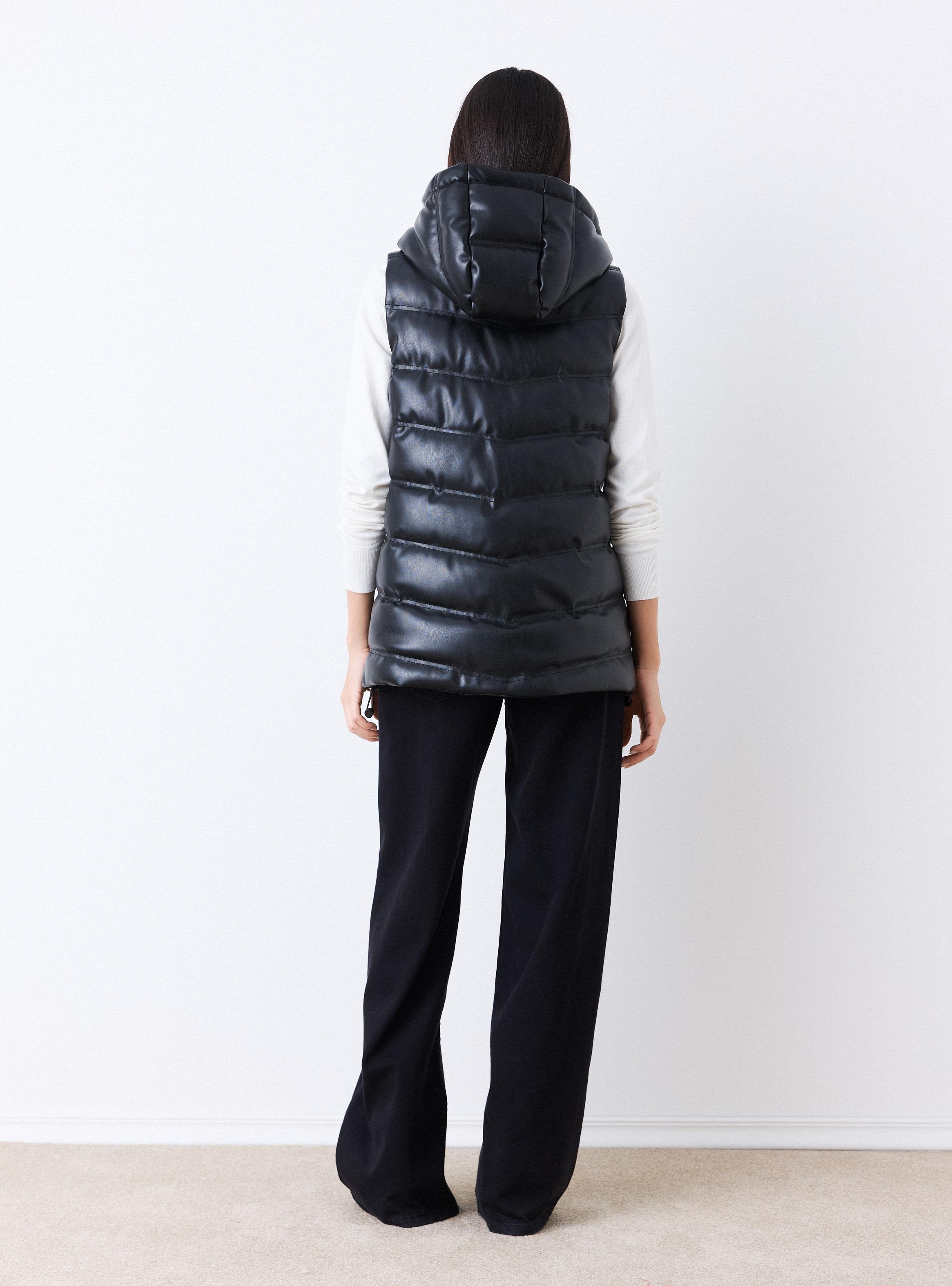 Parka Larga sin Mangas Efecto Piel con Capucha-5