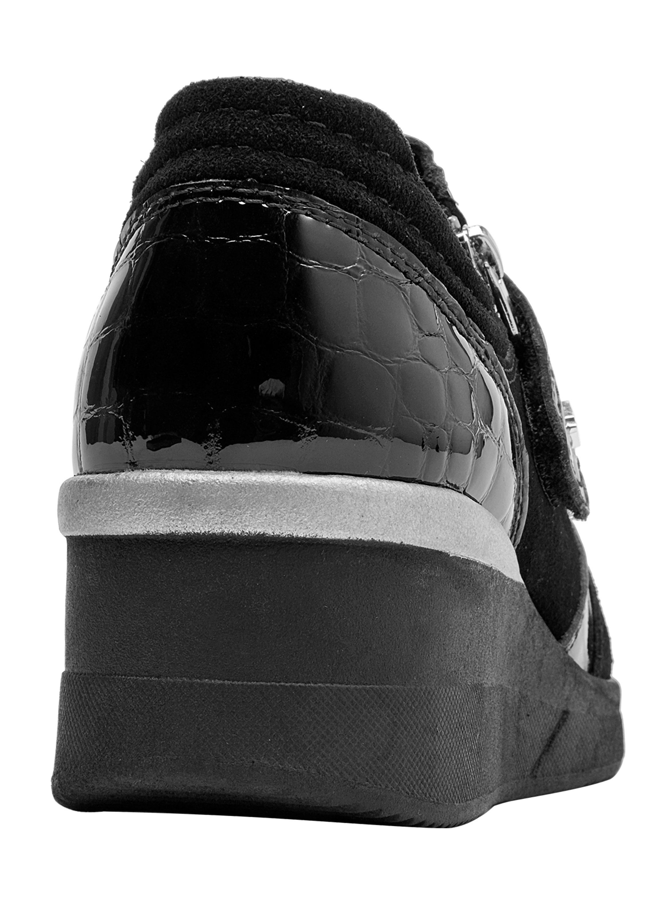 Zapatilla Urbana Velcro y Taco Chino Acharolado Mujer-4