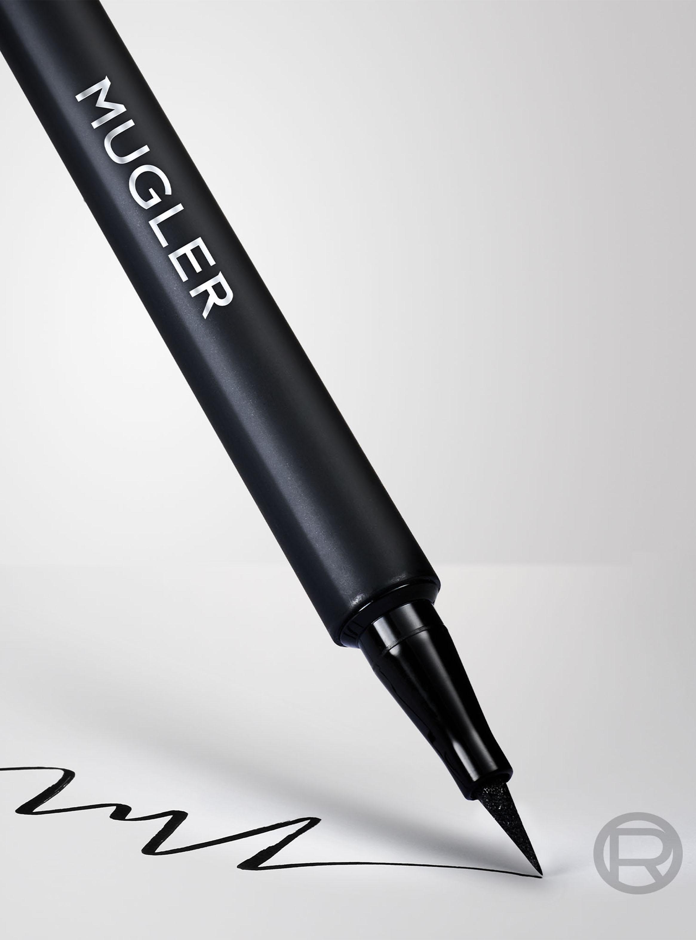 L'Oréal Paris X Mugler Delineador de Ojos Sculptural Felt Liner 1.1ml-1