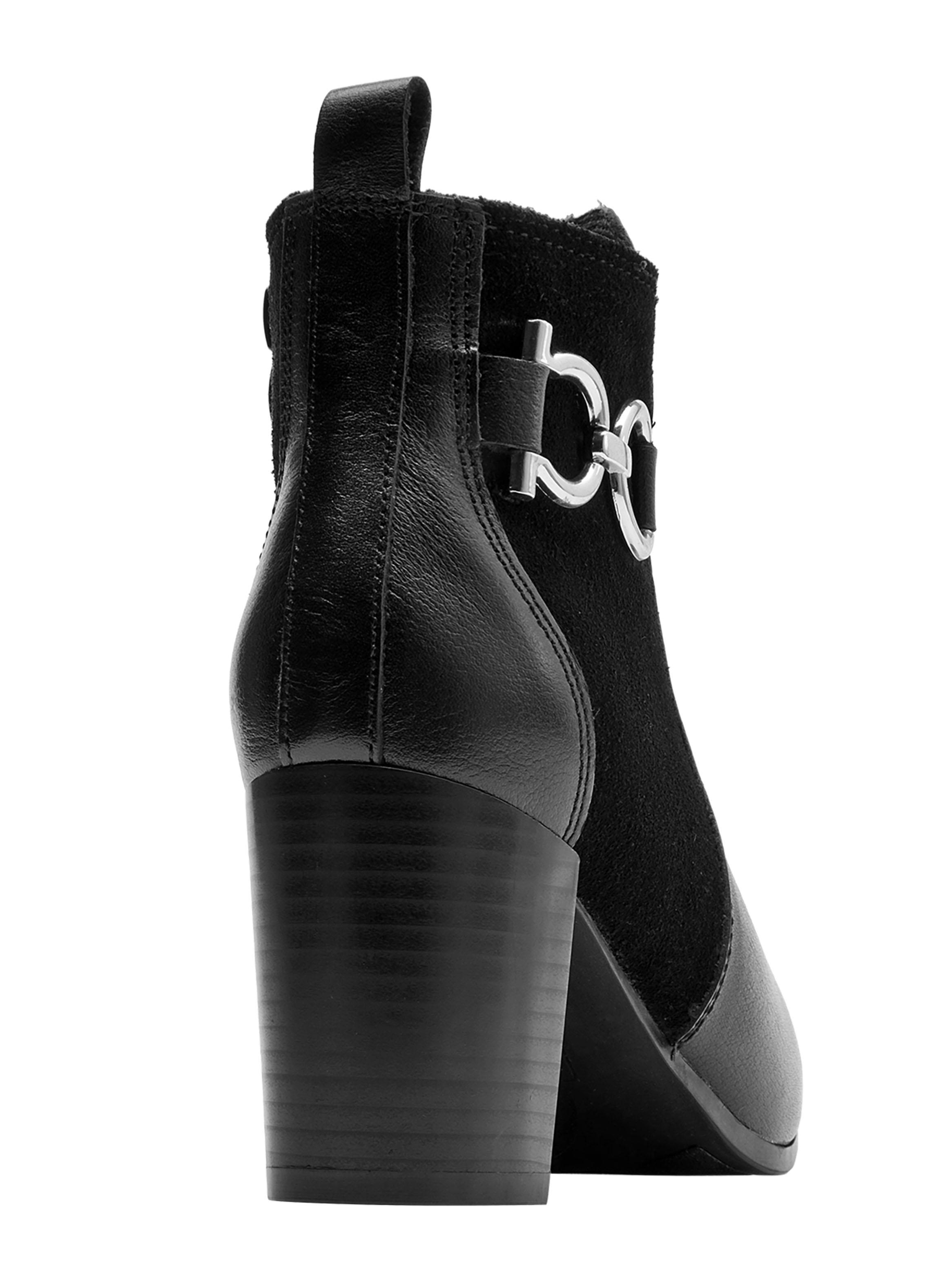 Botín Brm0306 Cuero Taco Alto y Puntera Fina Mujer-4