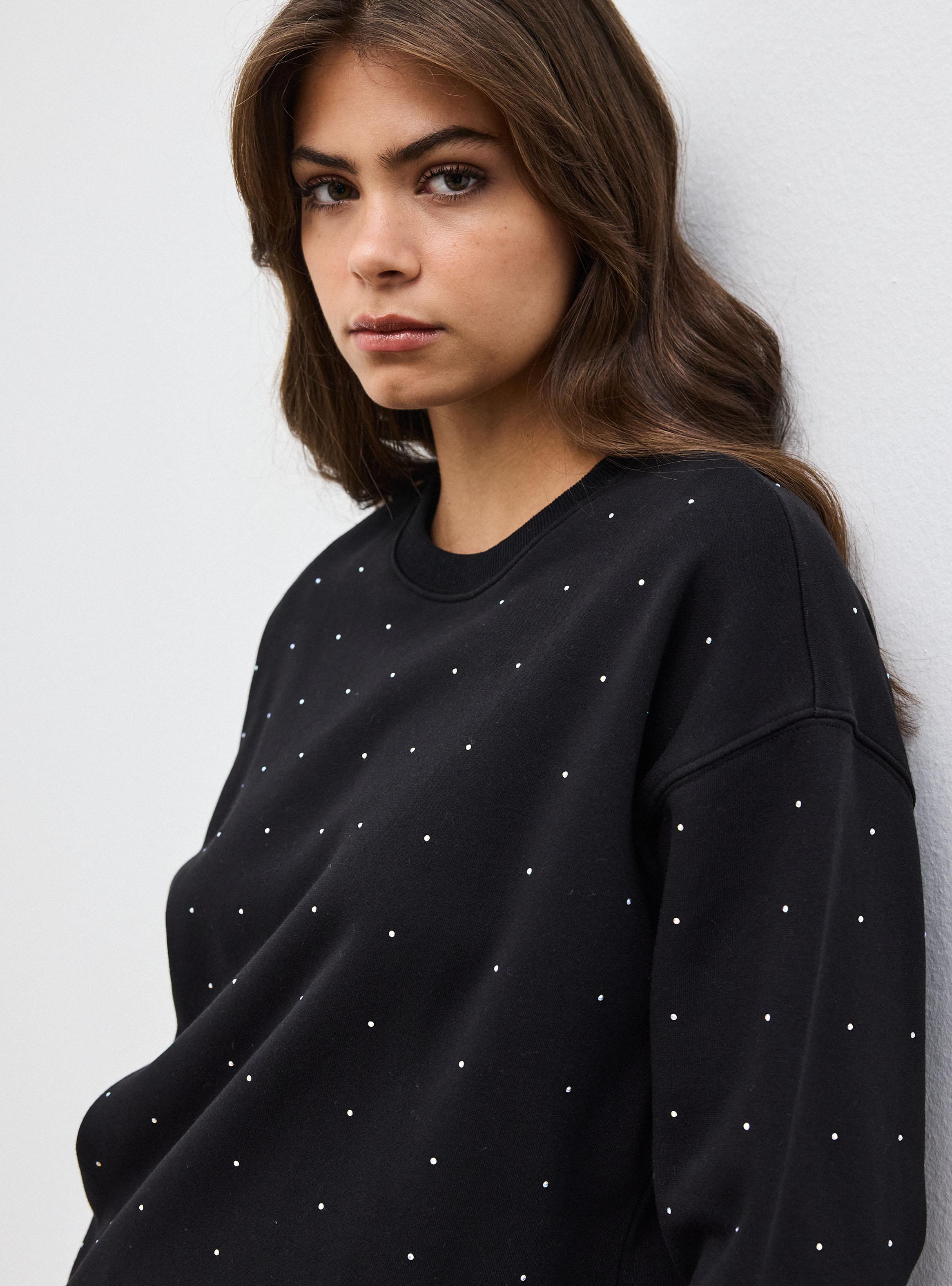 Polerón Cuello Redondo Aplicación Joyas-3