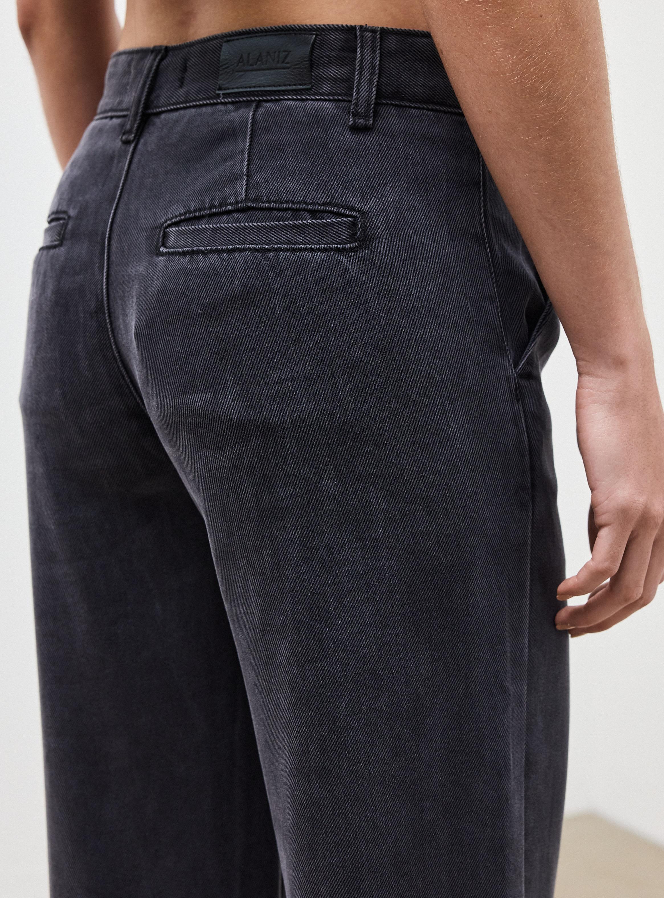 Jeans Straight Leg Tiro Alto Detalle Sastrero-3