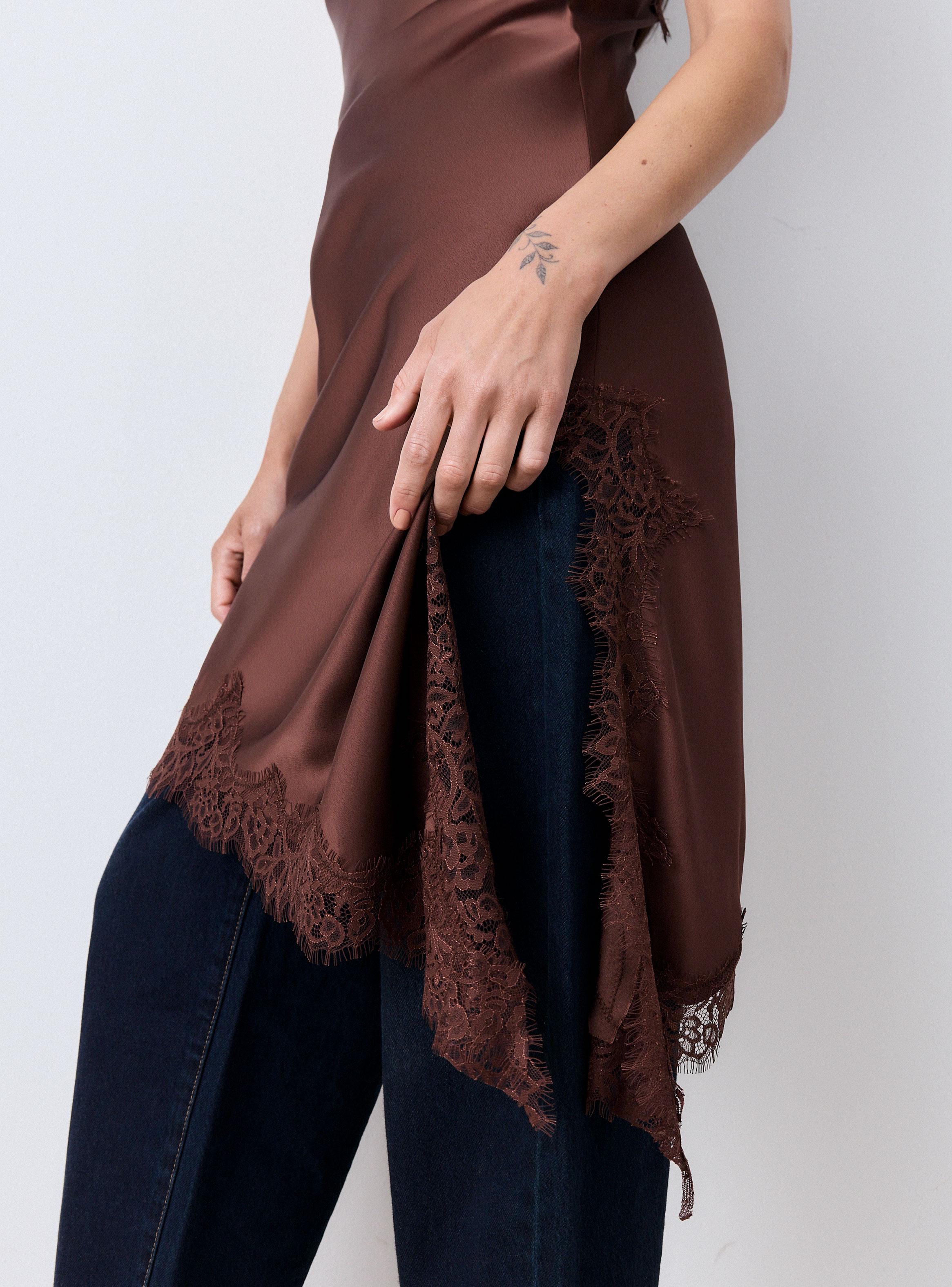 Vestido Lencero Satinado con Encaje y Pabilos-3