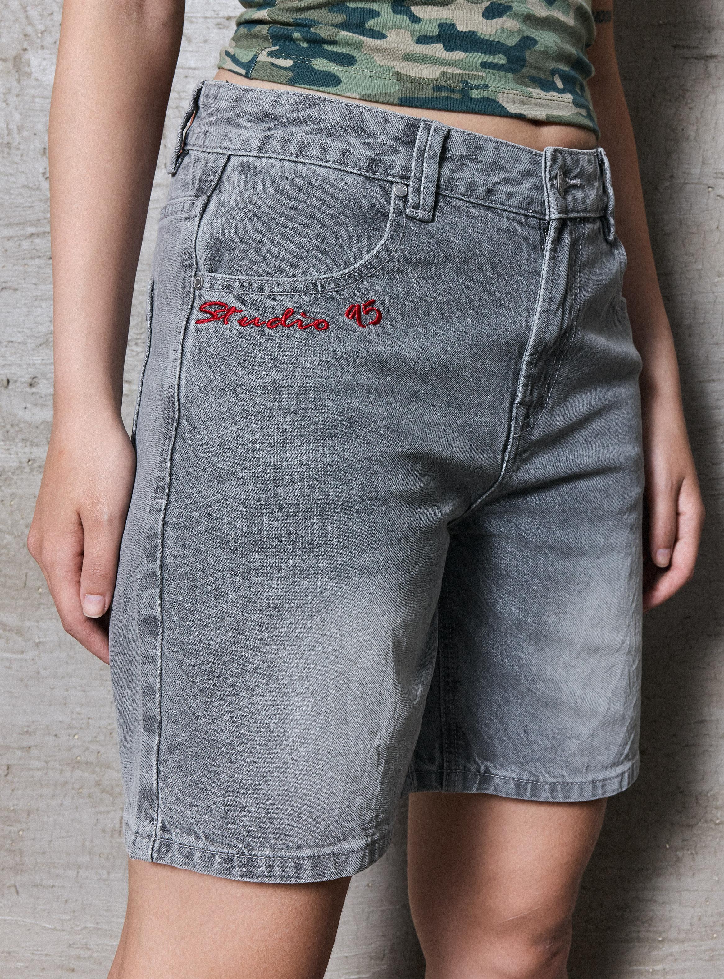 Bermuda Bordado Colab Studio 95-2