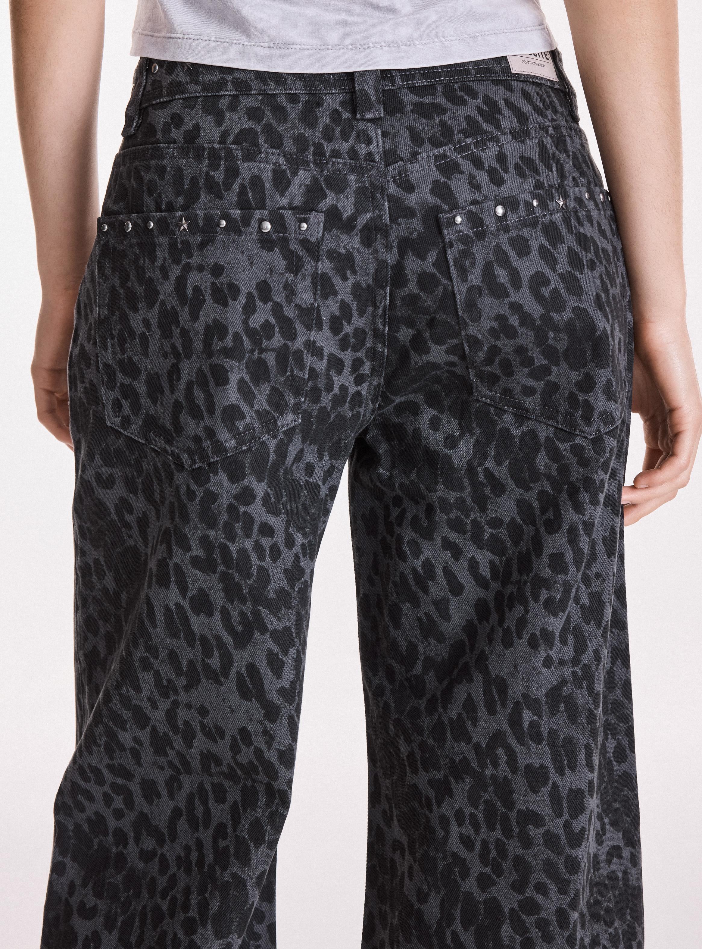 Jeans Tachas y Estampado Animal-3