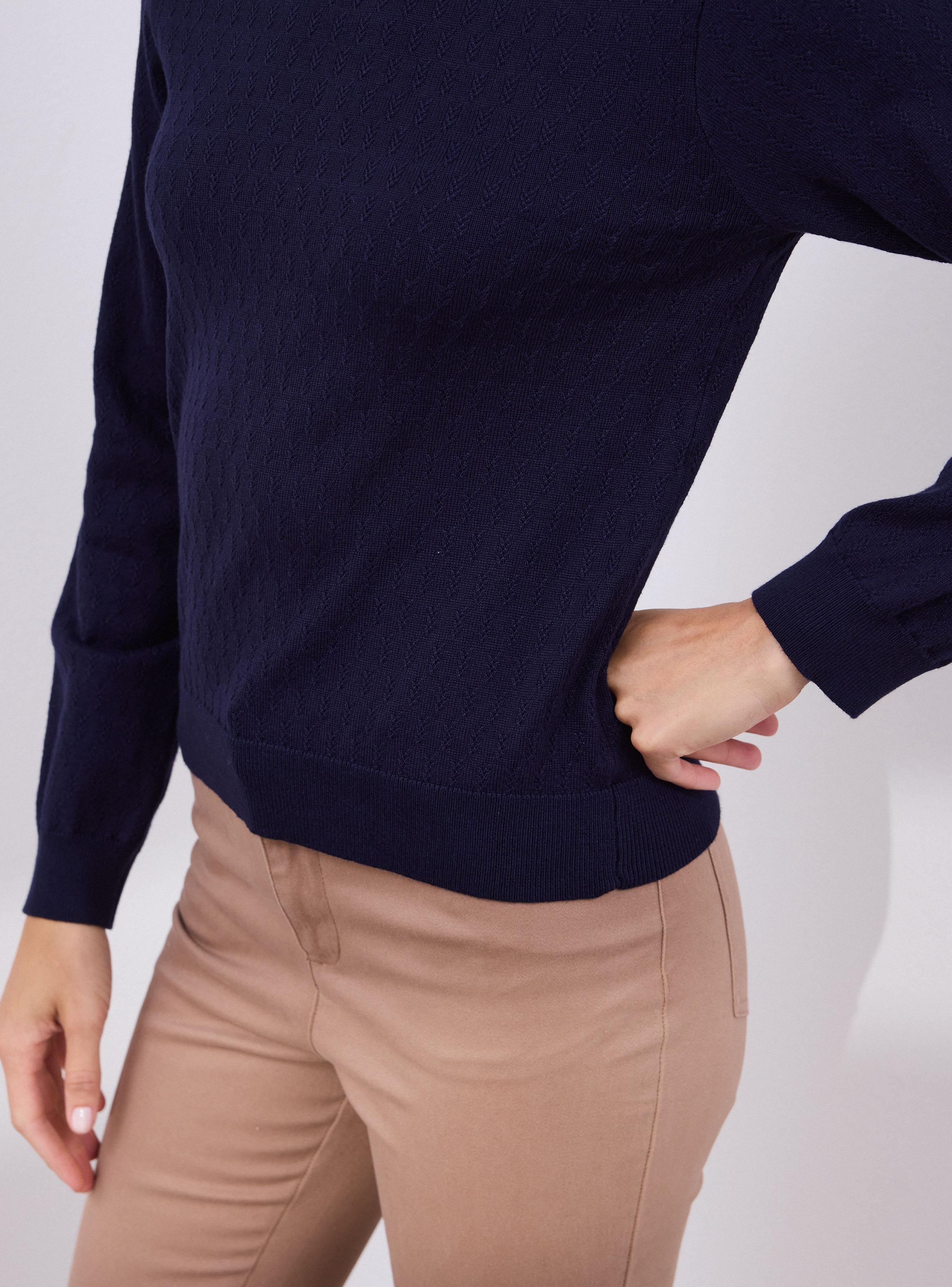 Sweater Cuello Alto y Textura-3