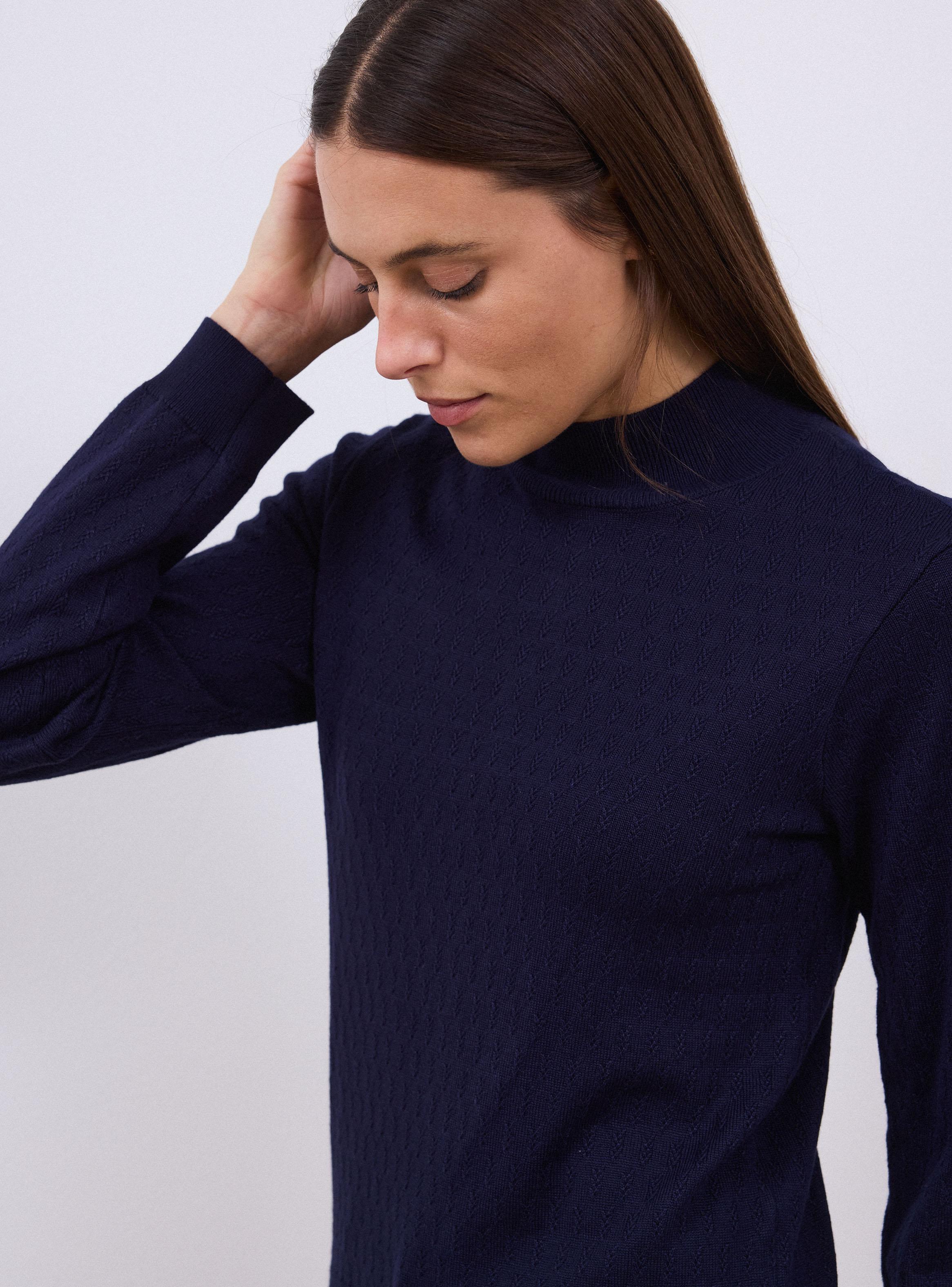 Sweater Cuello Alto y Textura-2