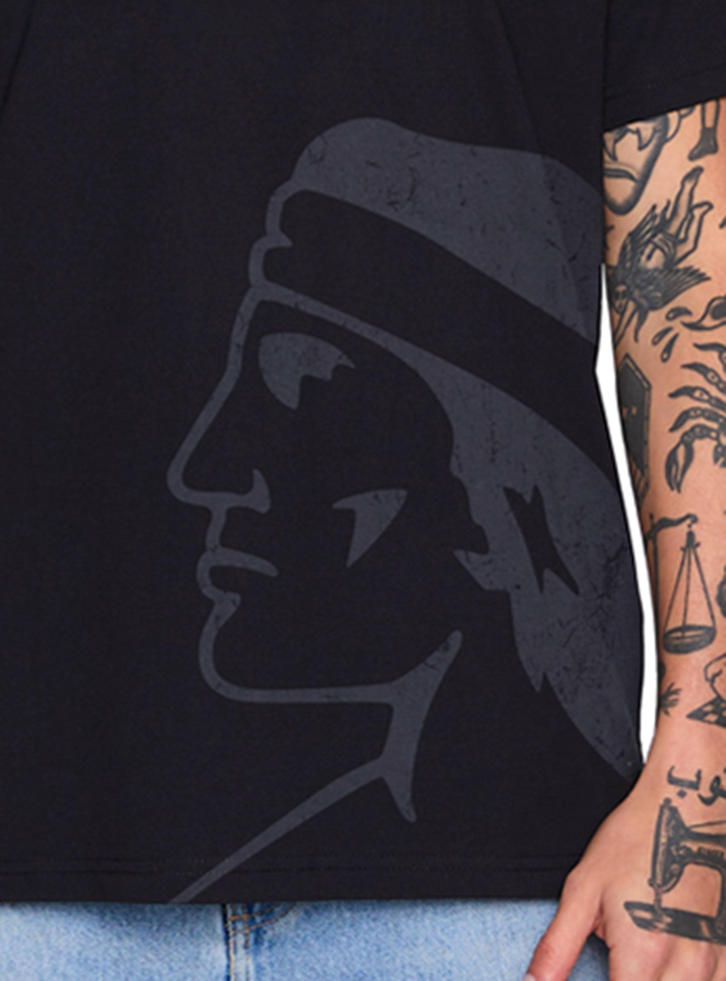 Polera Diseño Oscuro Silueta-2