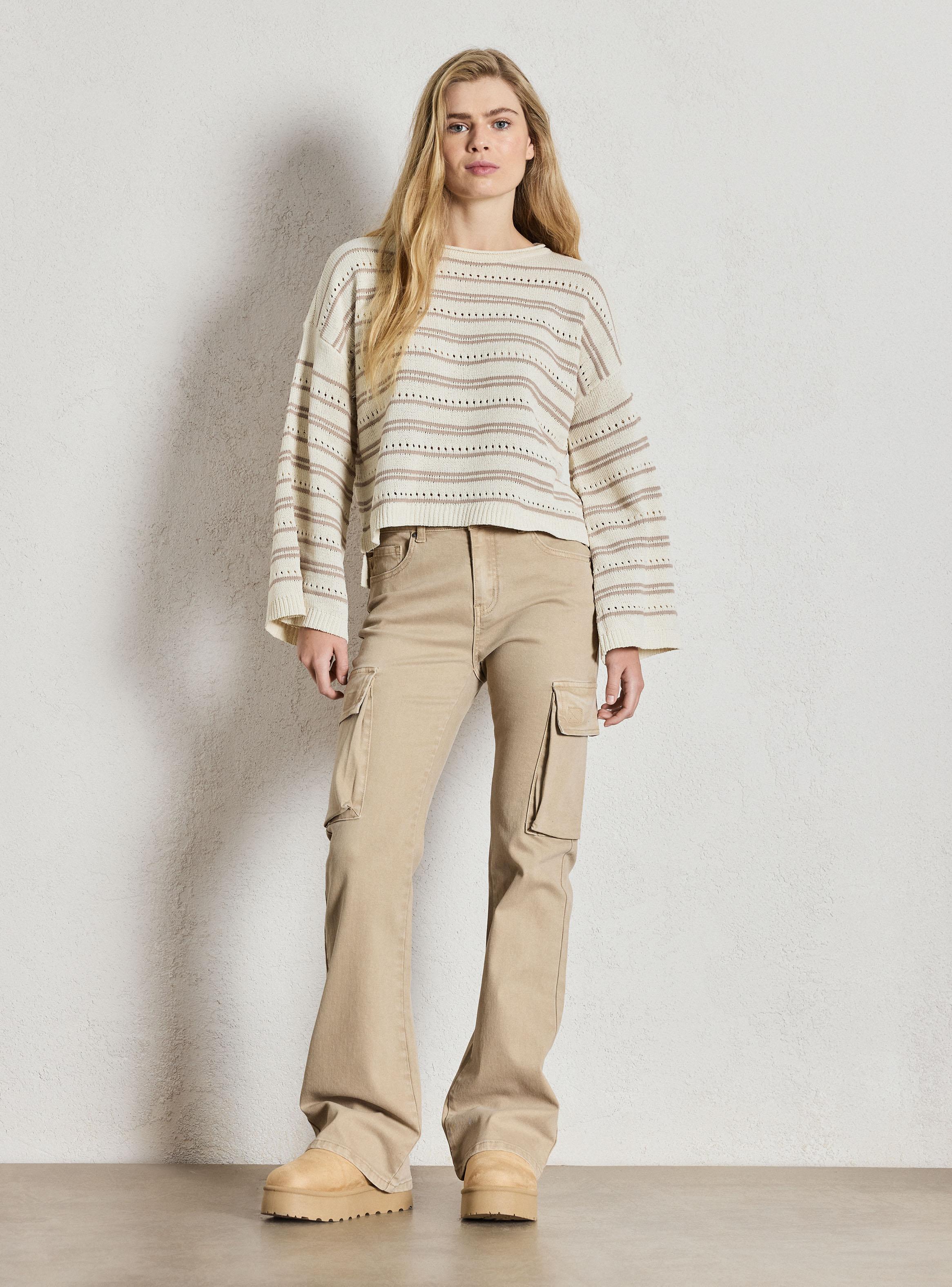 Pantalón Bolsillo Cargo Flare Fit-4
