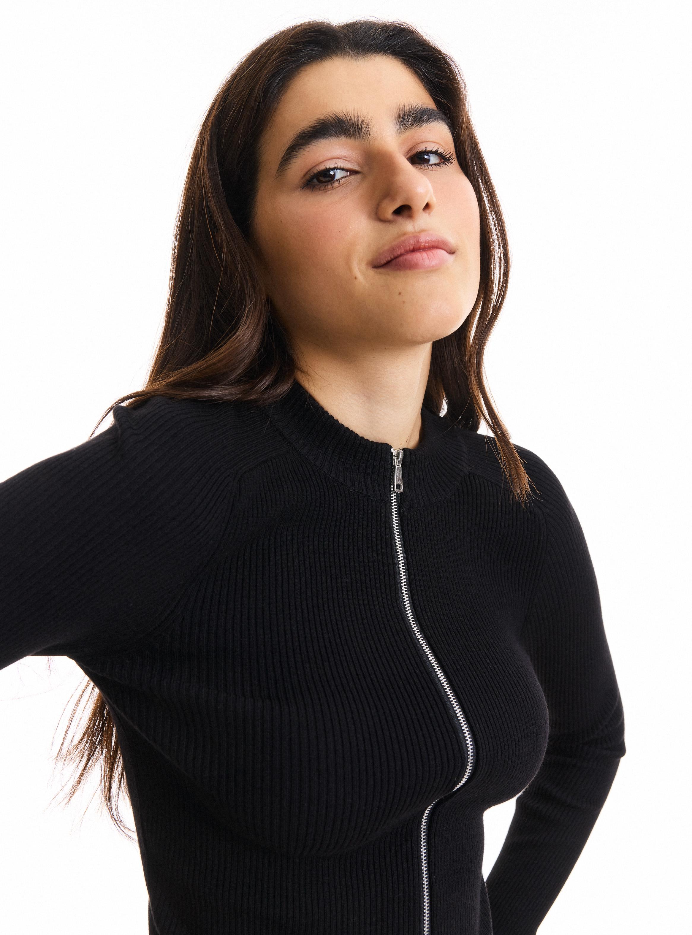 Sweater con Cuello Alto y Cierre-2