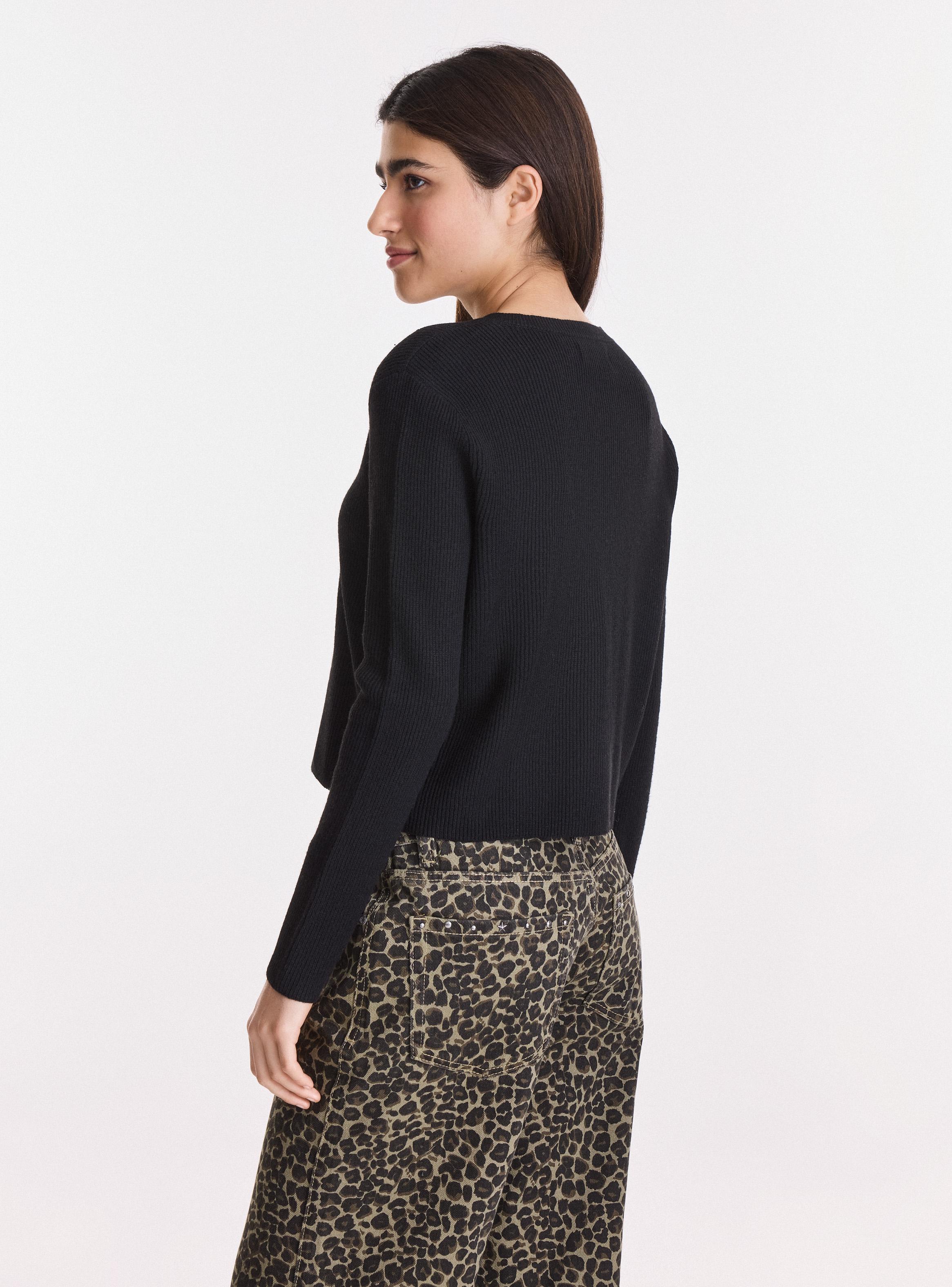 Sweater Cárdigan Básico con Botones-1