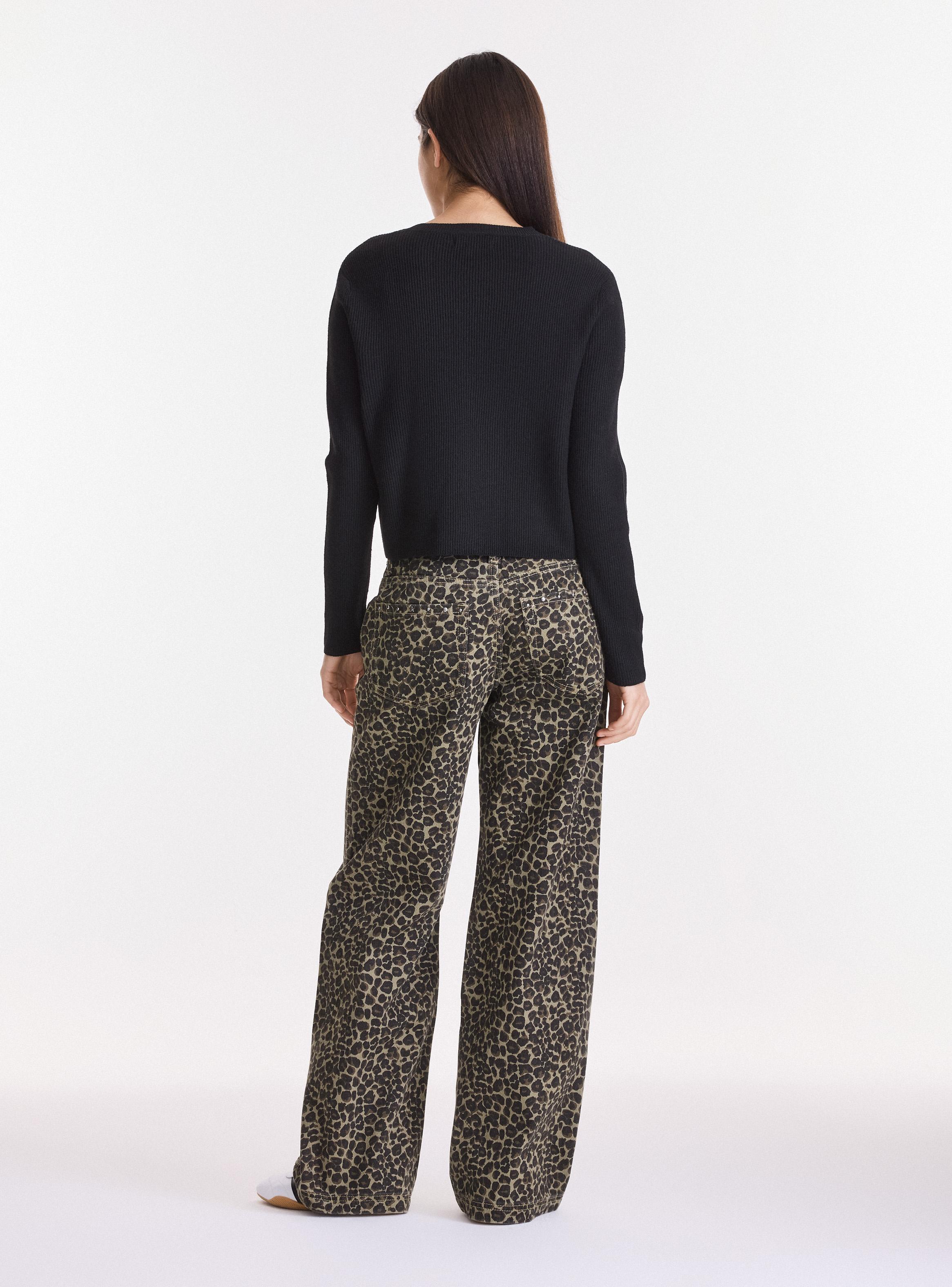 Sweater Cárdigan Básico con Botones-5