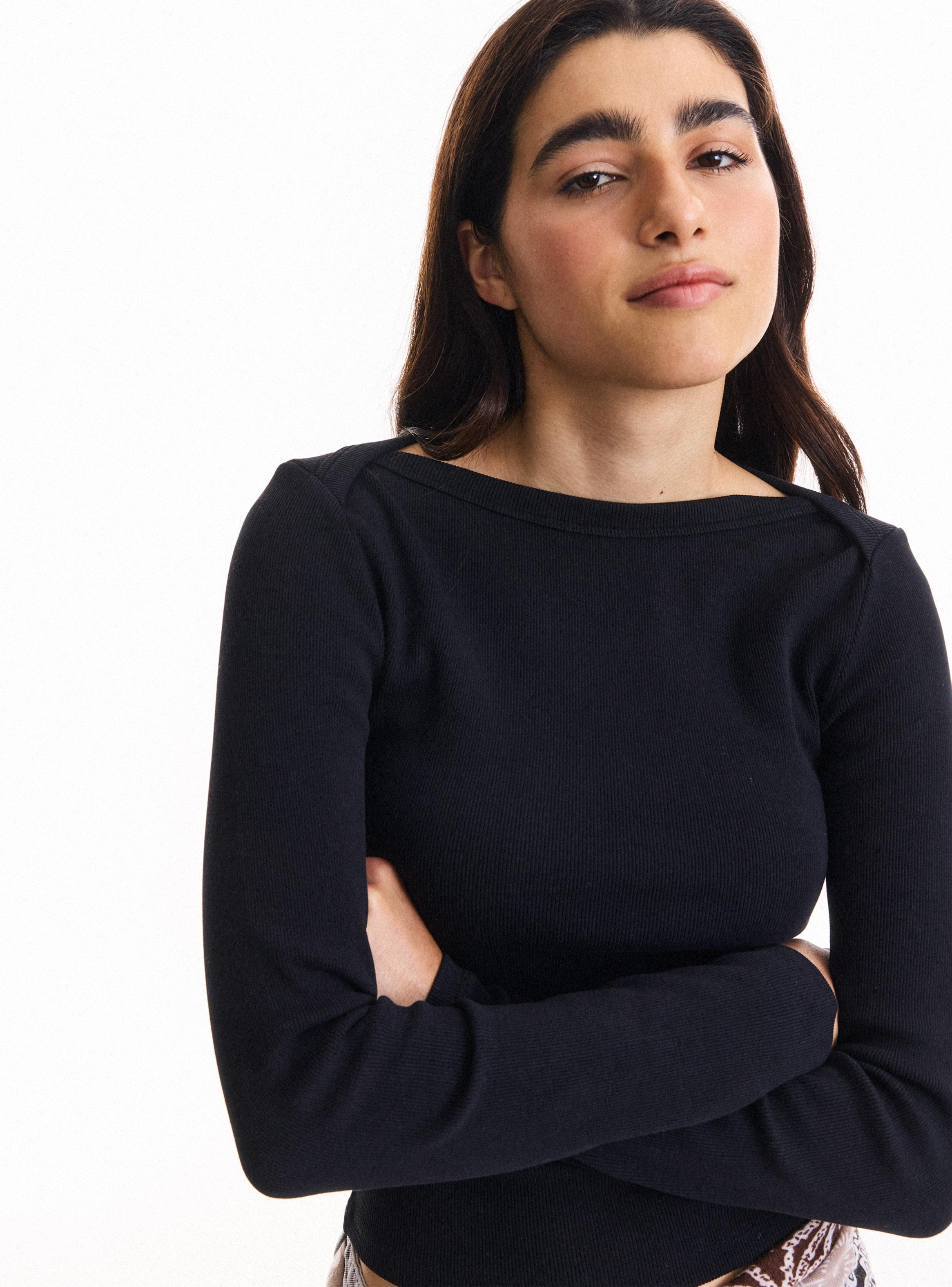 Polera Manga Larga Cuello Bote-3