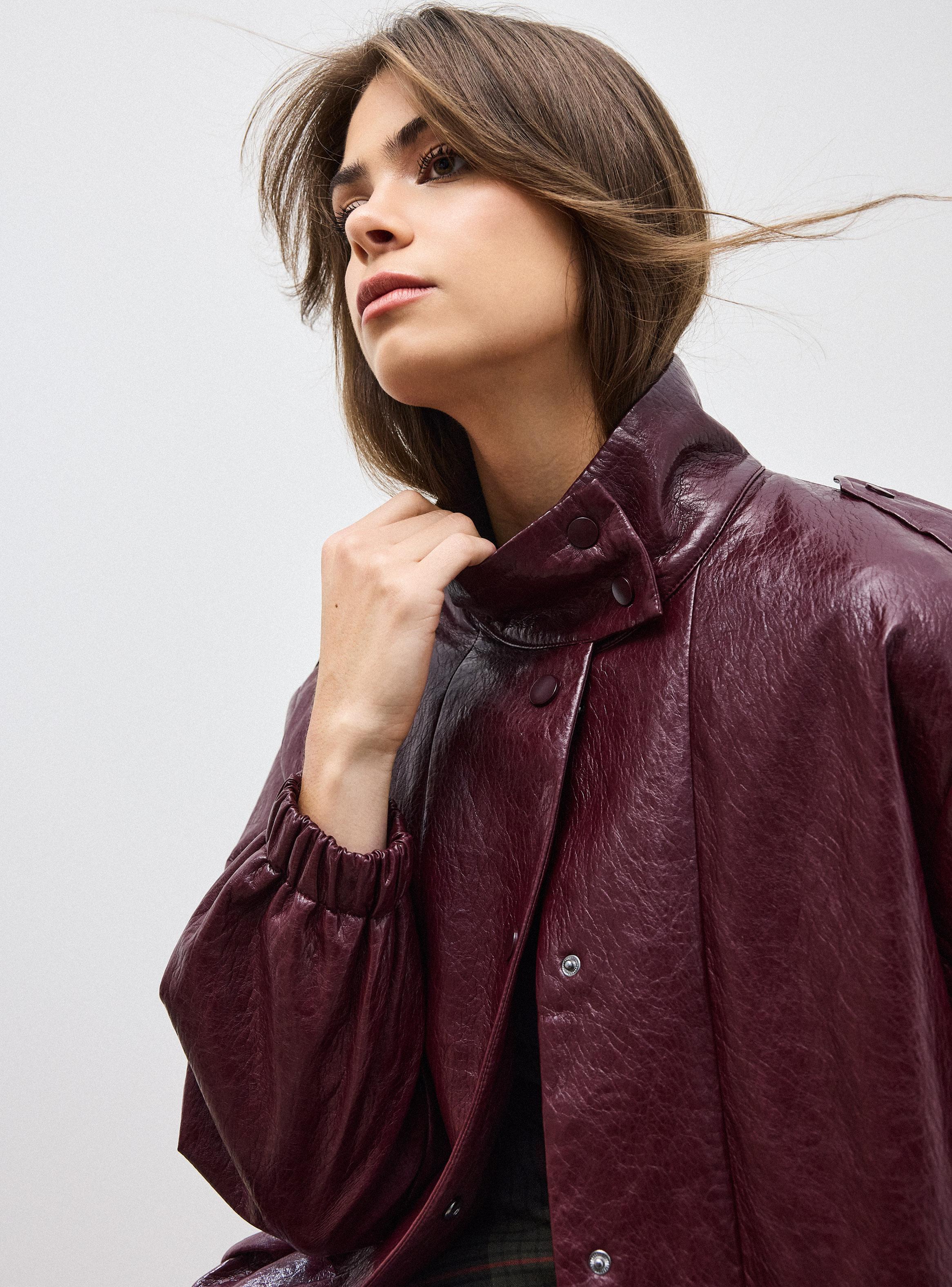 Chaqueta Bomber Cuello Alto Funnel Efecto Cuero-3