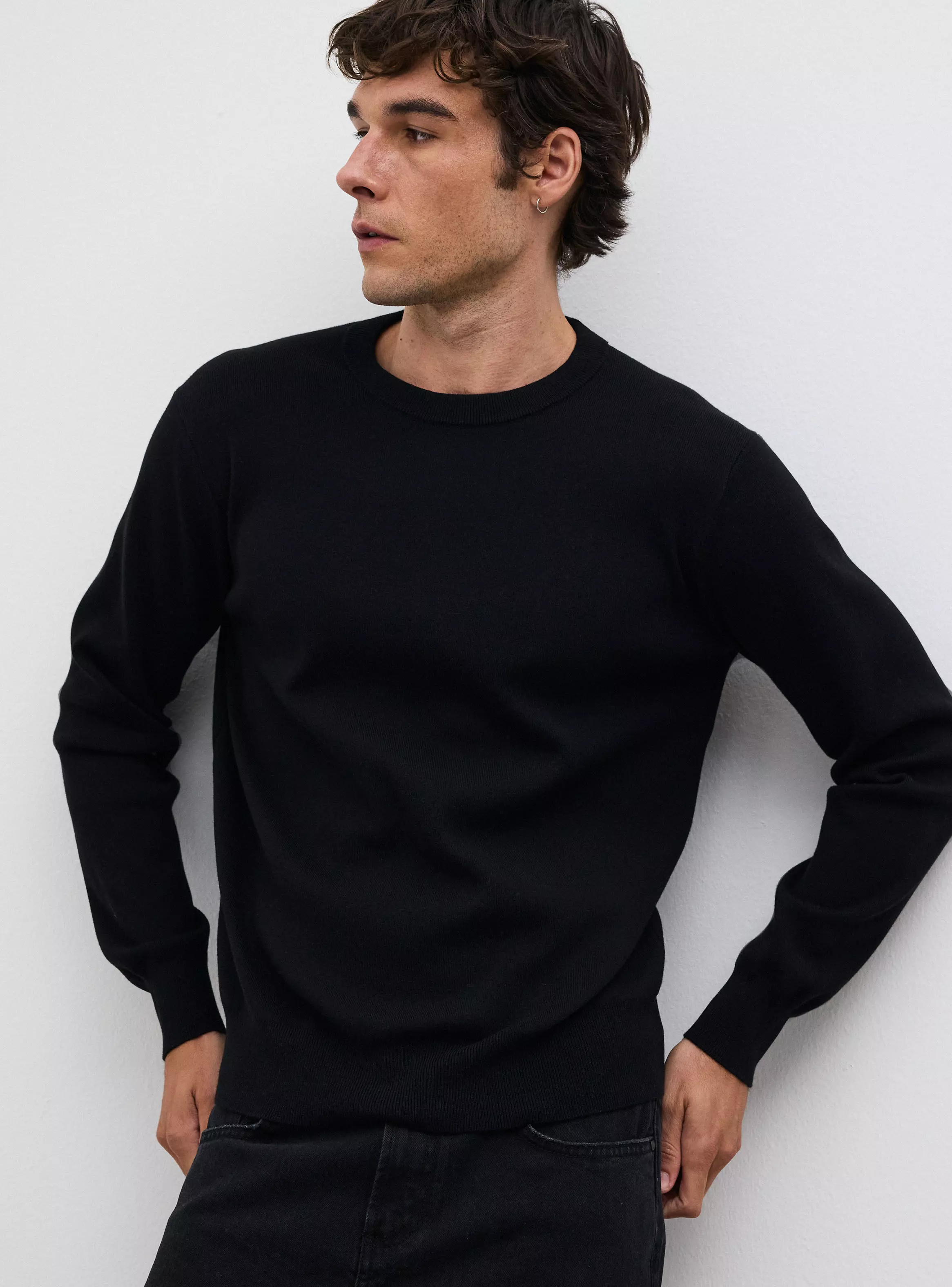 Sweater Cuello Redondo Liso Básico-2