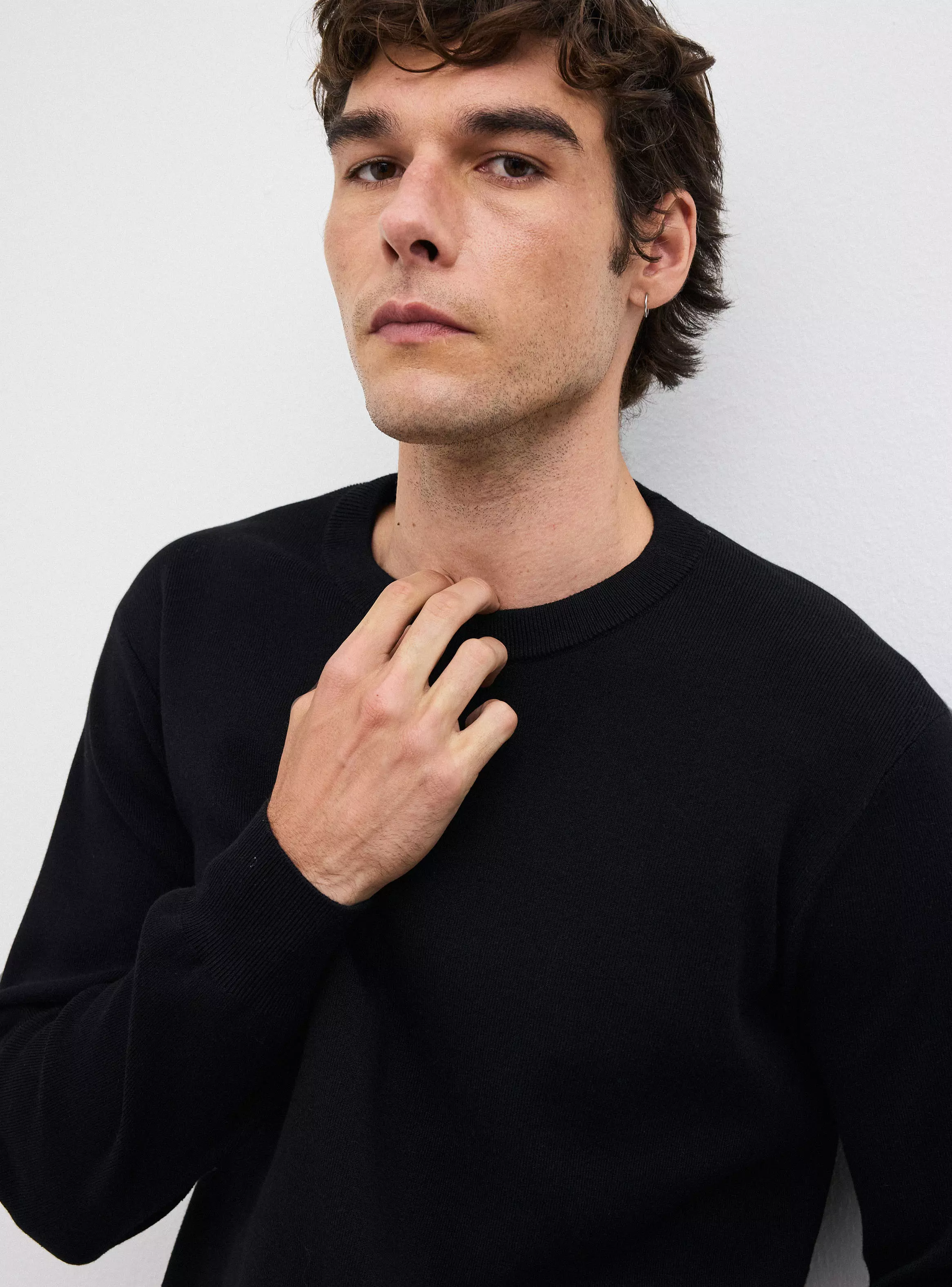 Sweater Cuello Redondo Liso Básico-3