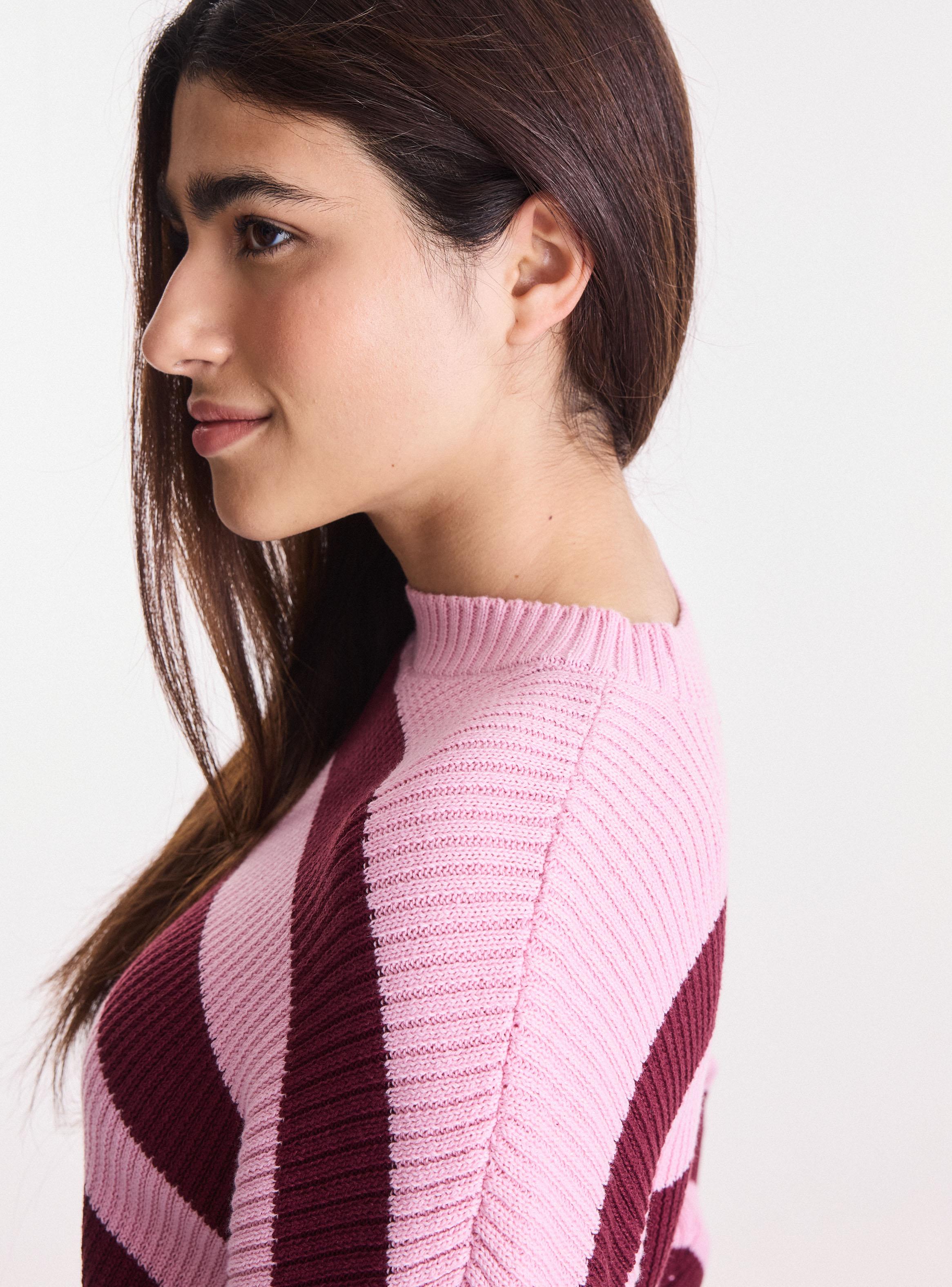 Sweater Cuello Redondo y Rayas-3