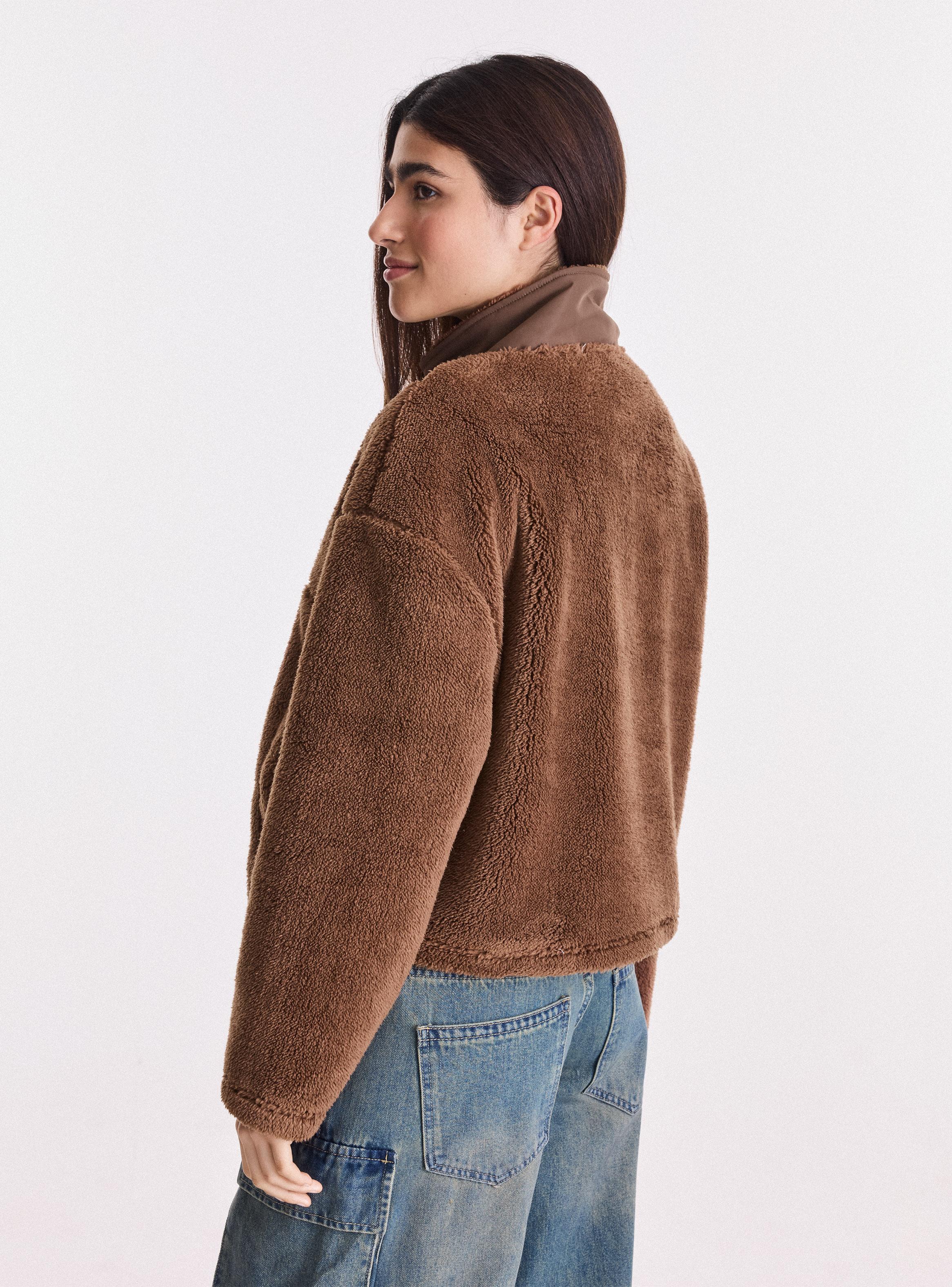 Polar Básico con Detalle en el Delantero-1