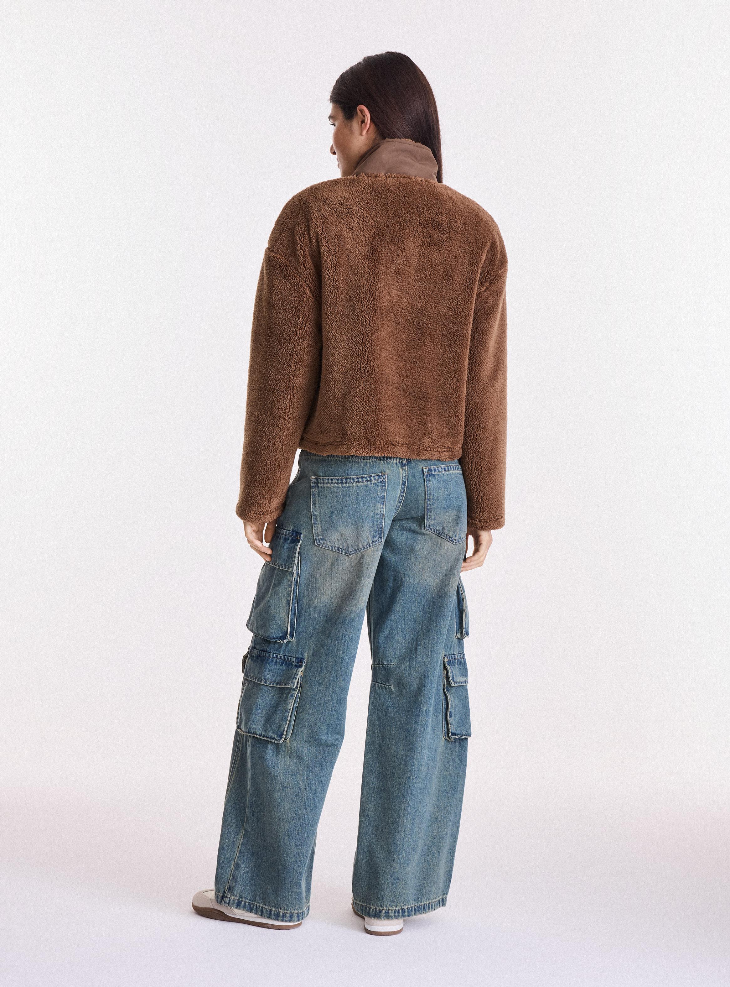 Polar Básico con Detalle en el Delantero-5