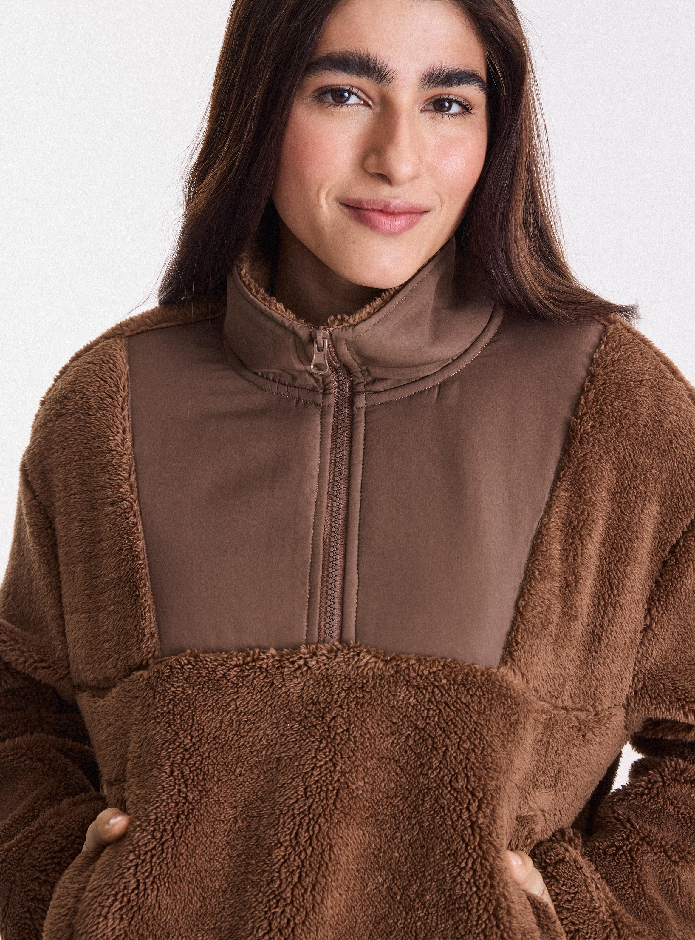 Polar Básico con Detalle en el Delantero-3