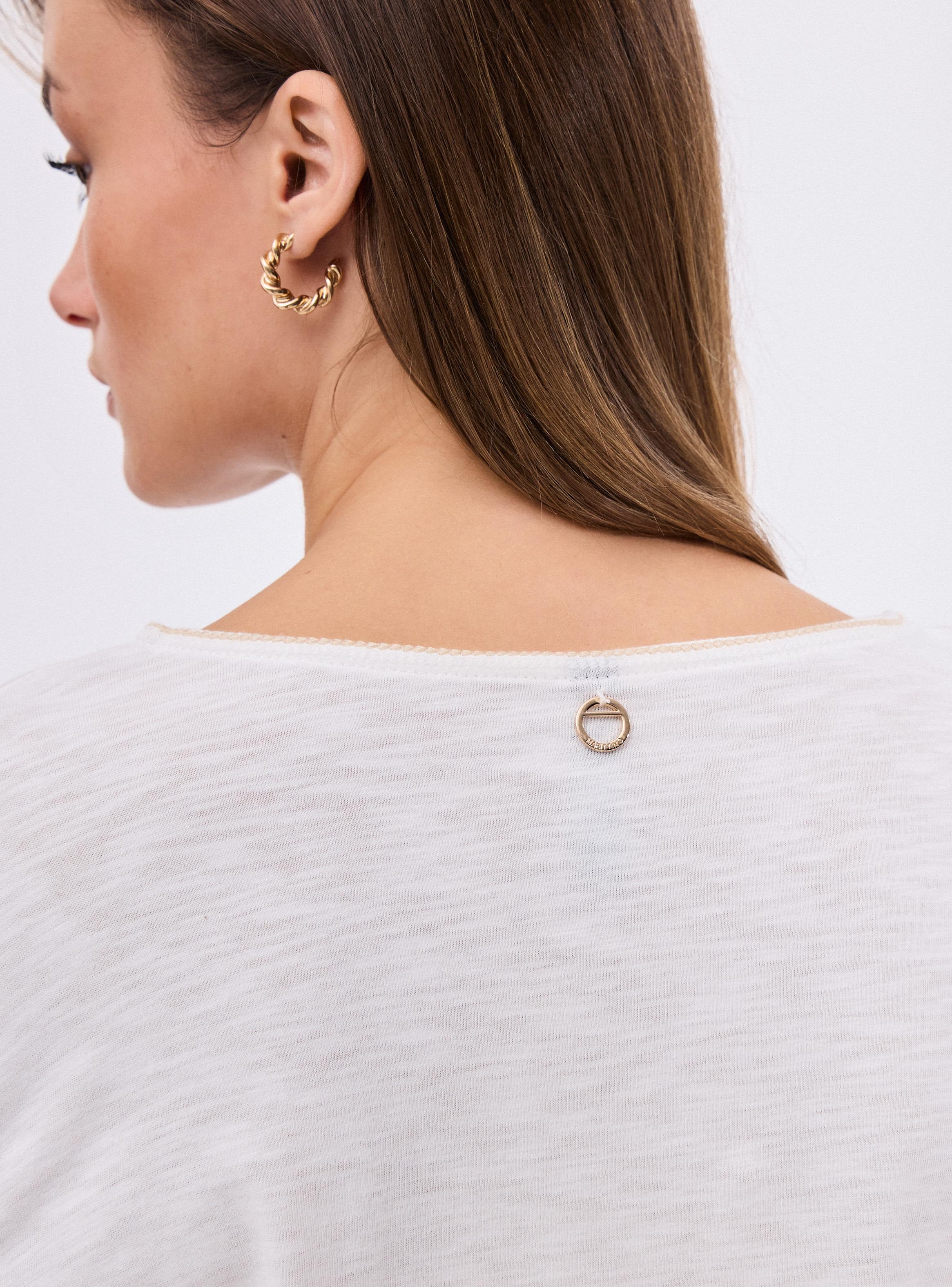 Polera con Detalle Bordado en Escote-3