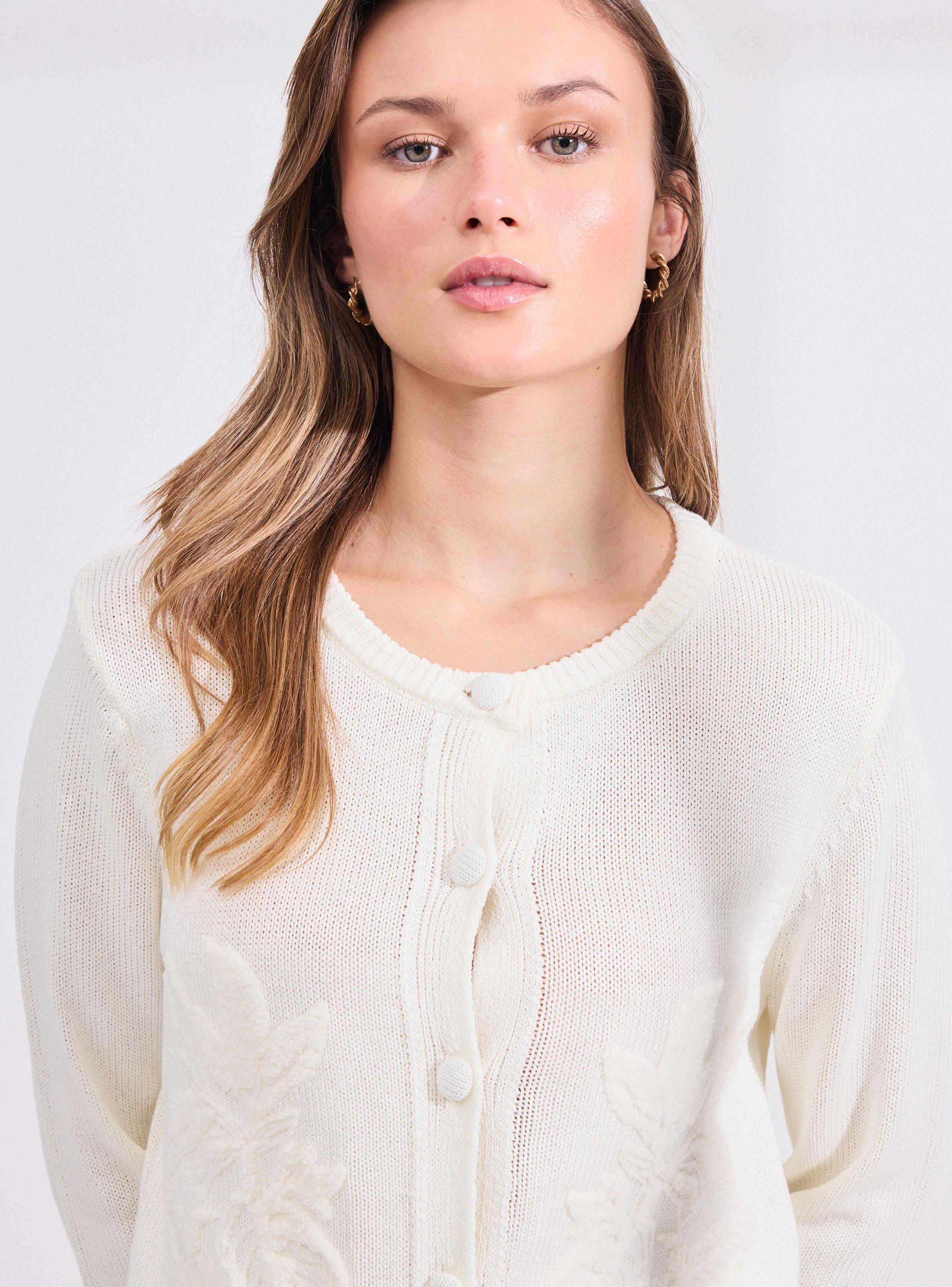 Chaleco con Bordado al Tono y Botón Forrado-2