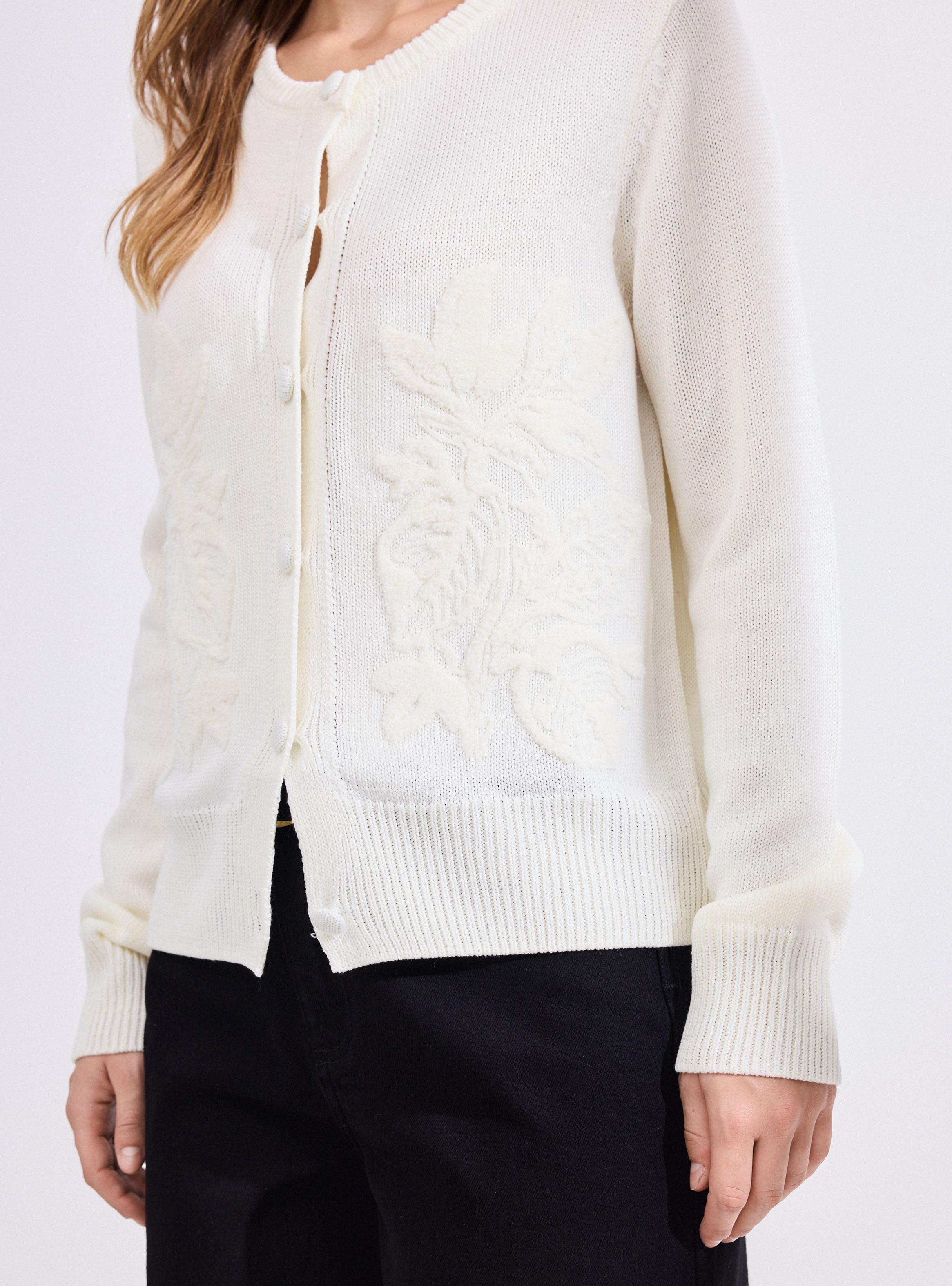 Chaleco con Bordado al Tono y Botón Forrado-3