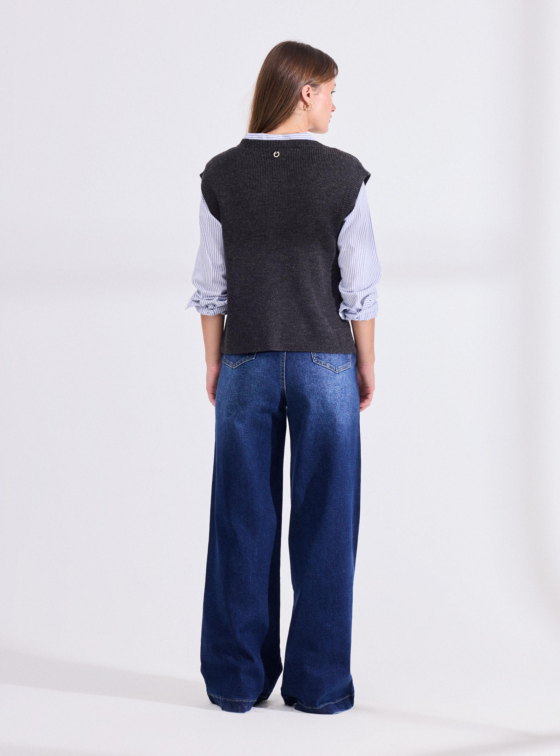 Chaleco sin Mangas con Botón Decorativo-5