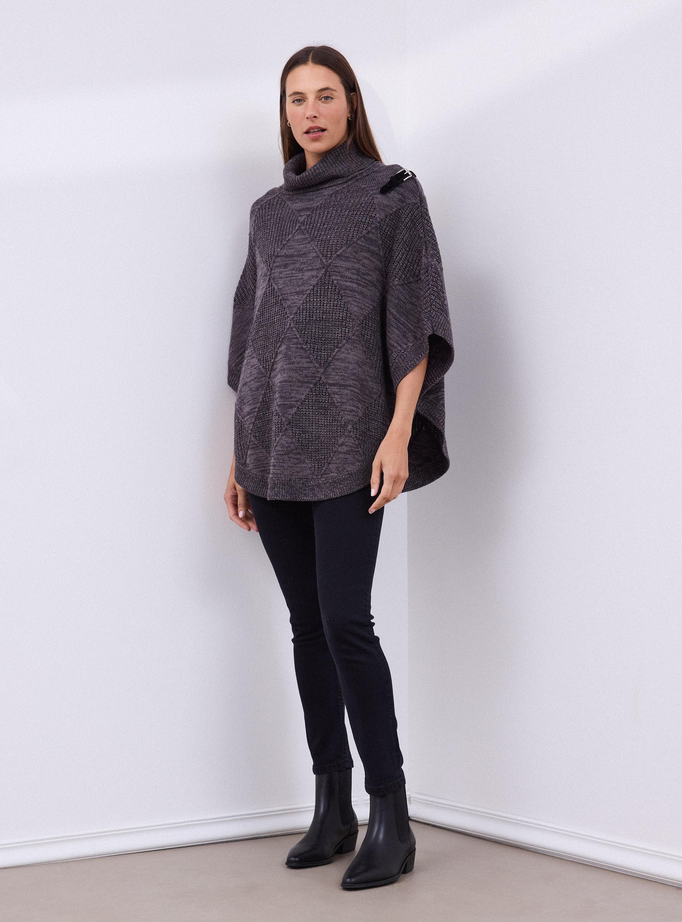 Sweater Tipo Poncho con Hebilla Decorativa-4