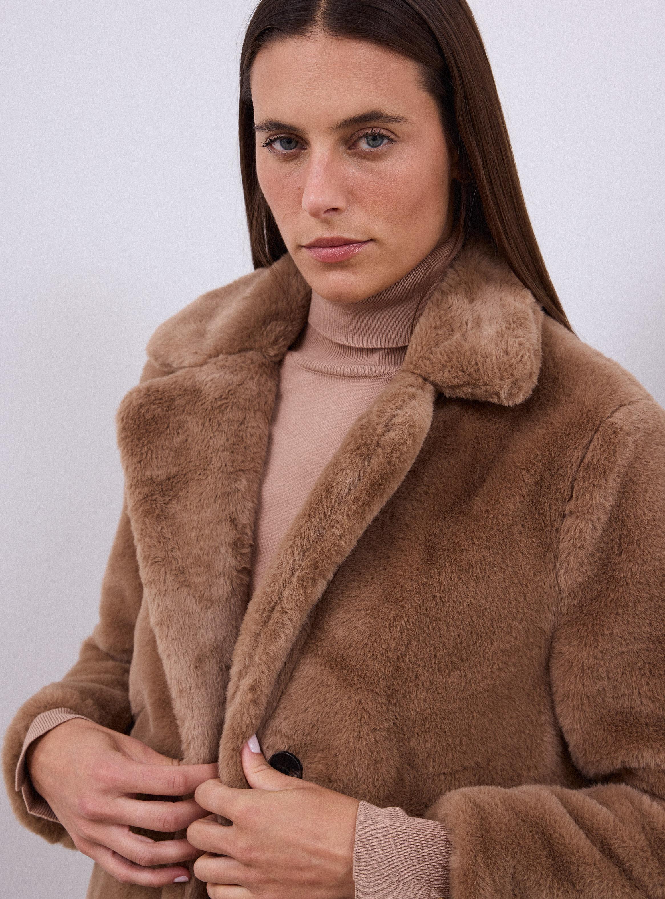 Abrigo Tipo Blazer de Piel Sintética-2