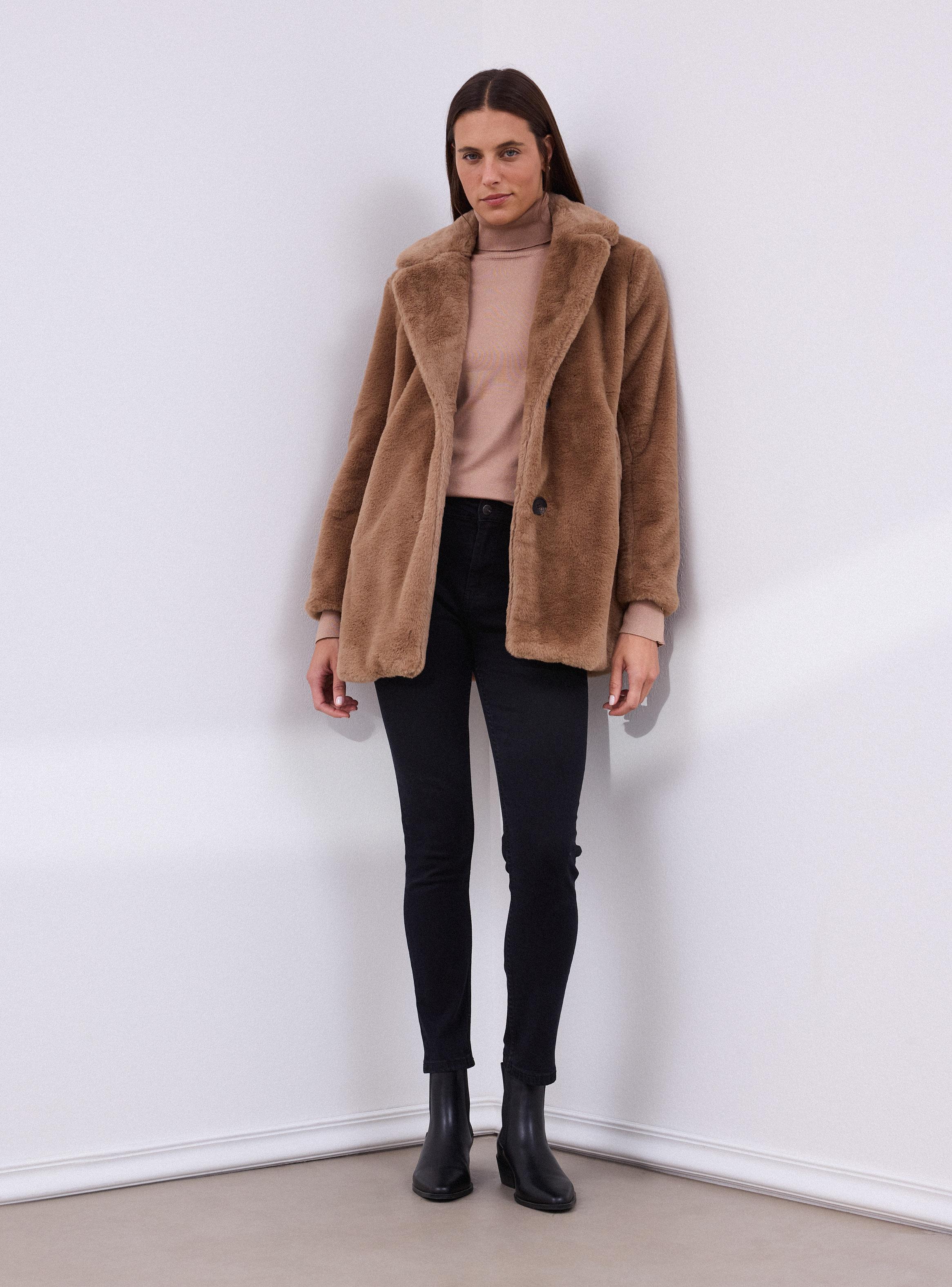 Abrigo Tipo Blazer de Piel Sintética-4