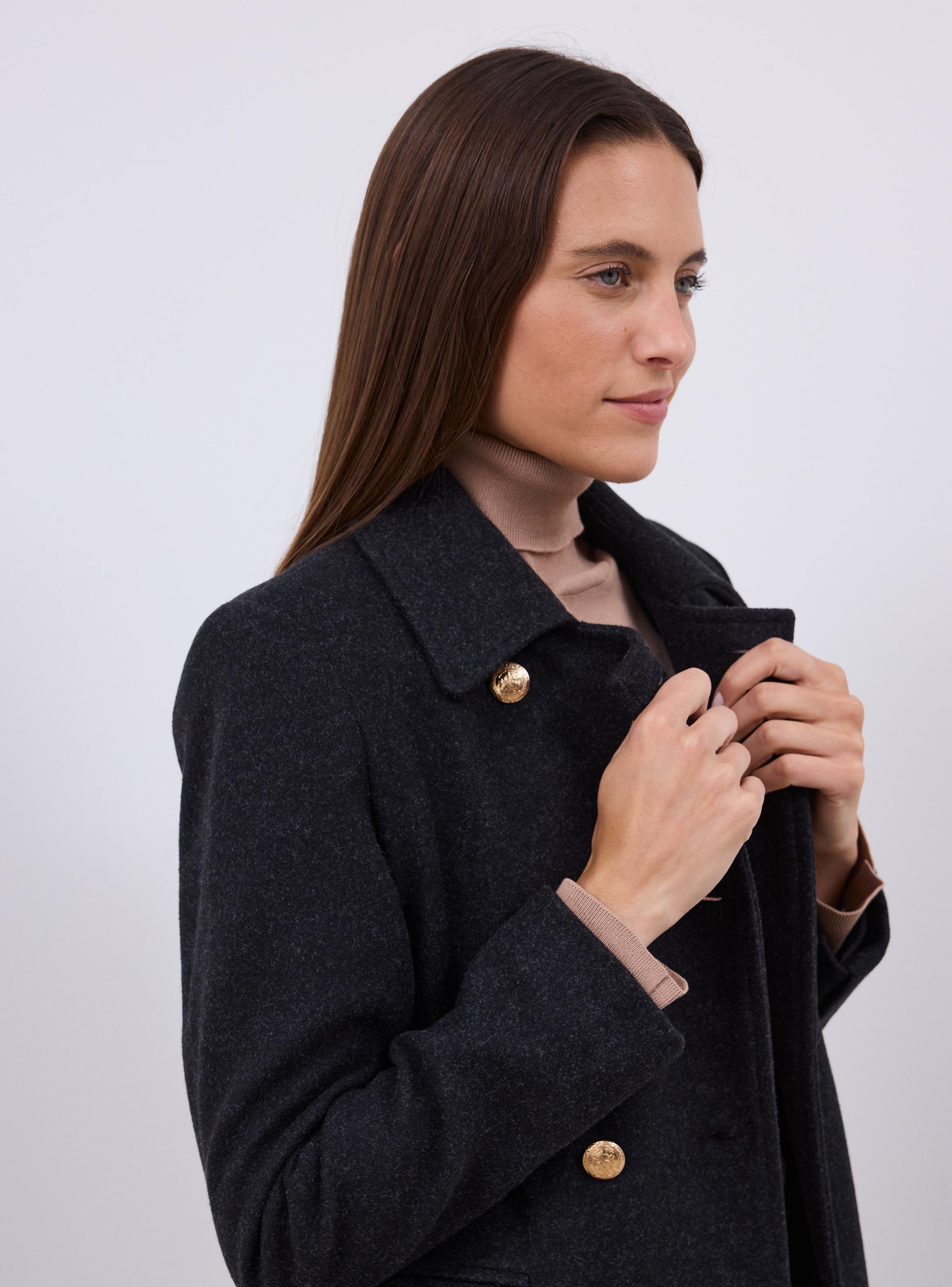 Abrigo Ajustado Cuatro Botones-3