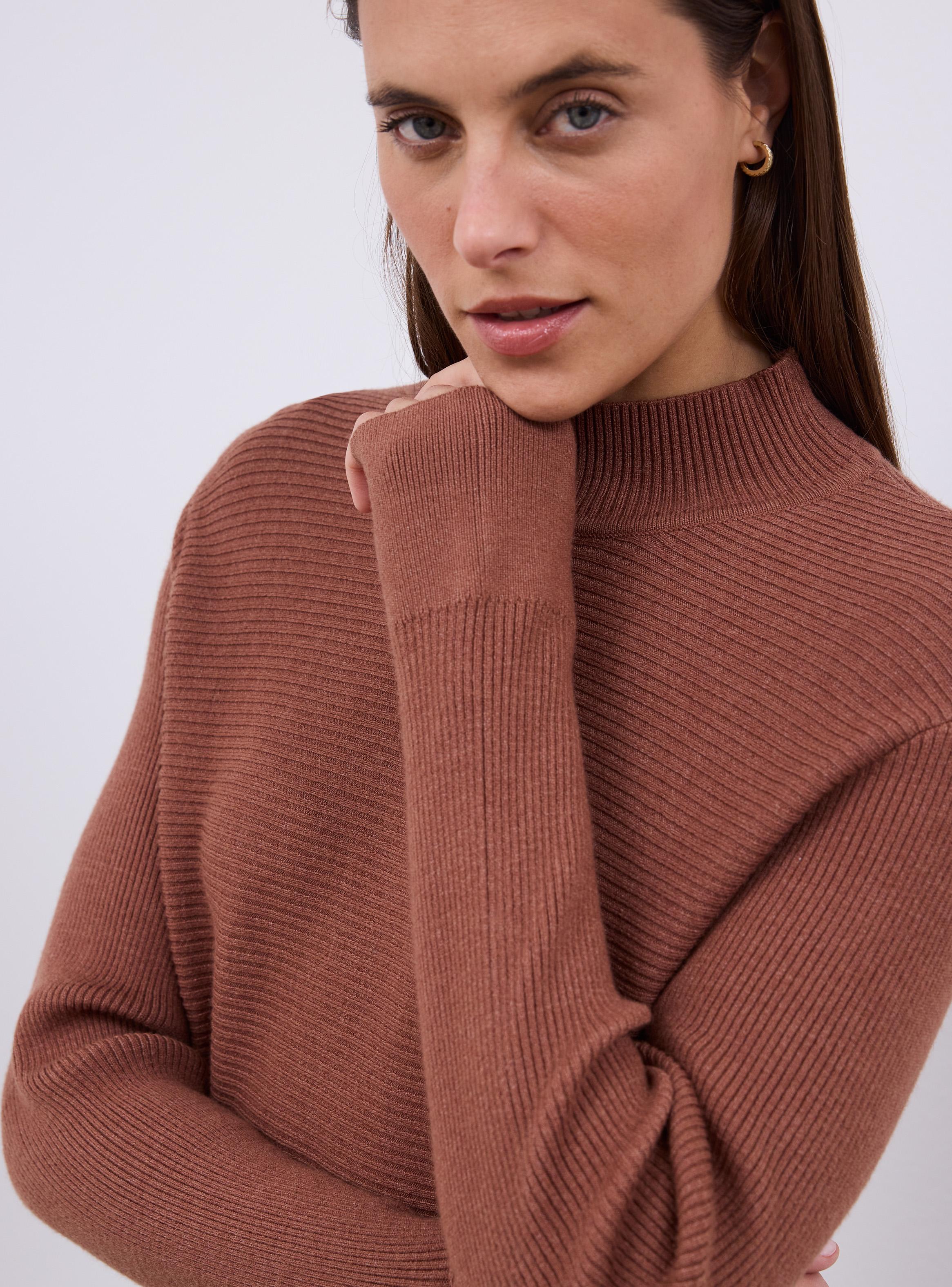 Sweater Acanalado Cuello Alto-2