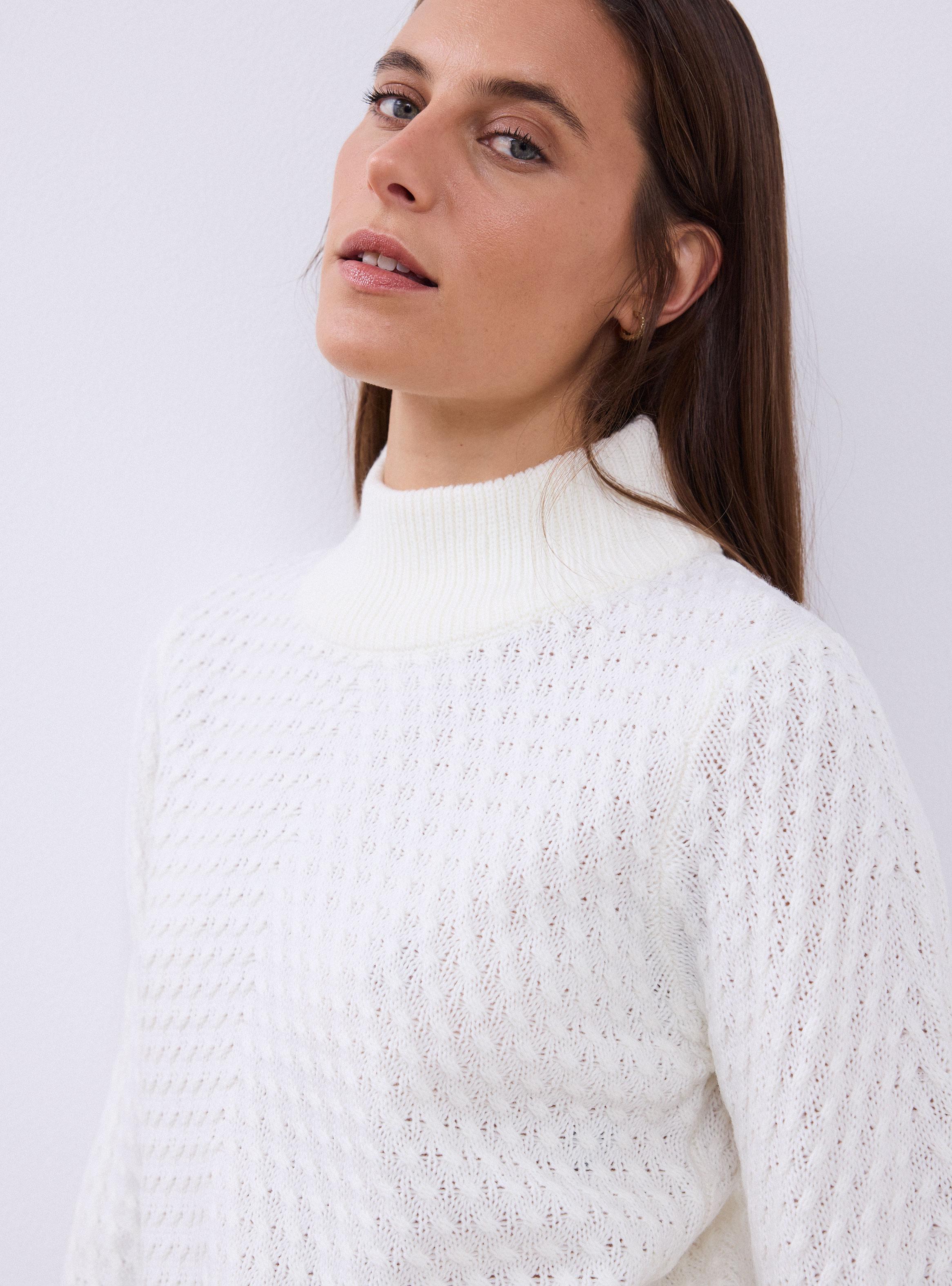Sweater Cuello Alto con Textura-2