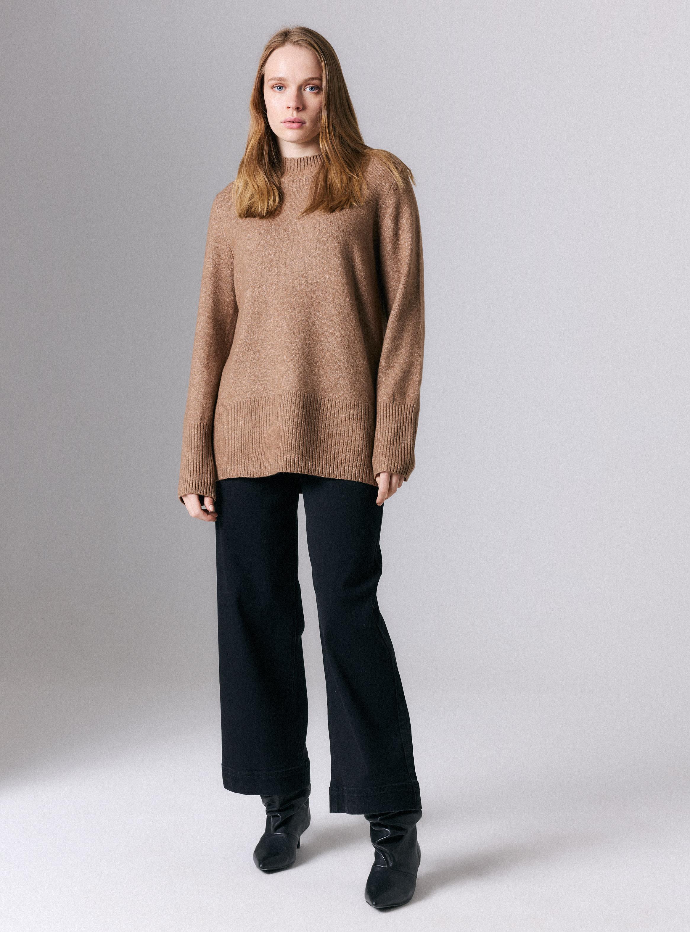 Sweater Crew Neck con Corte Frontal-4