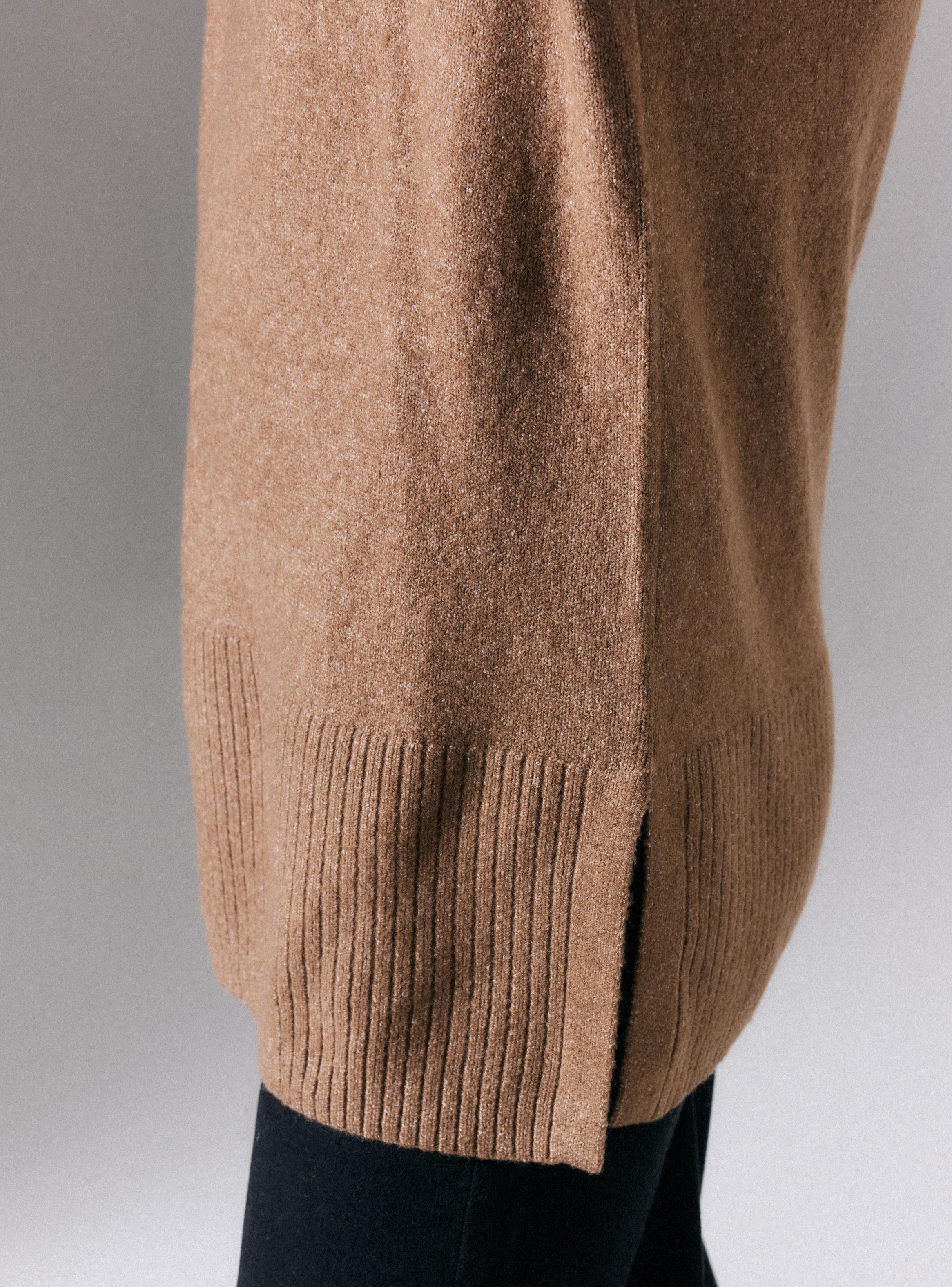 Sweater Crew Neck con Corte Frontal-3