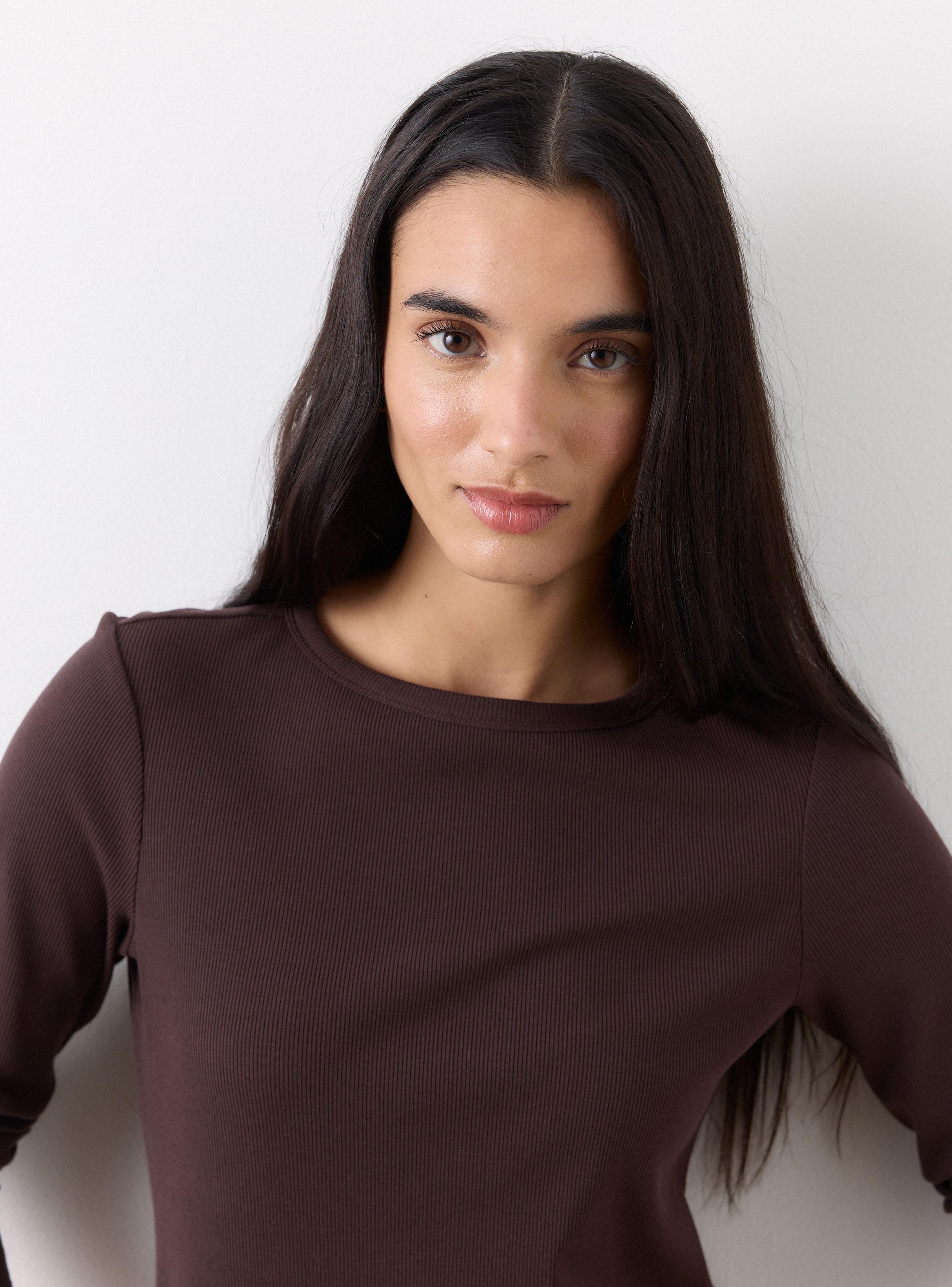 Polera Mezcla Lyocell y Algodón en Tela Acanalada-2