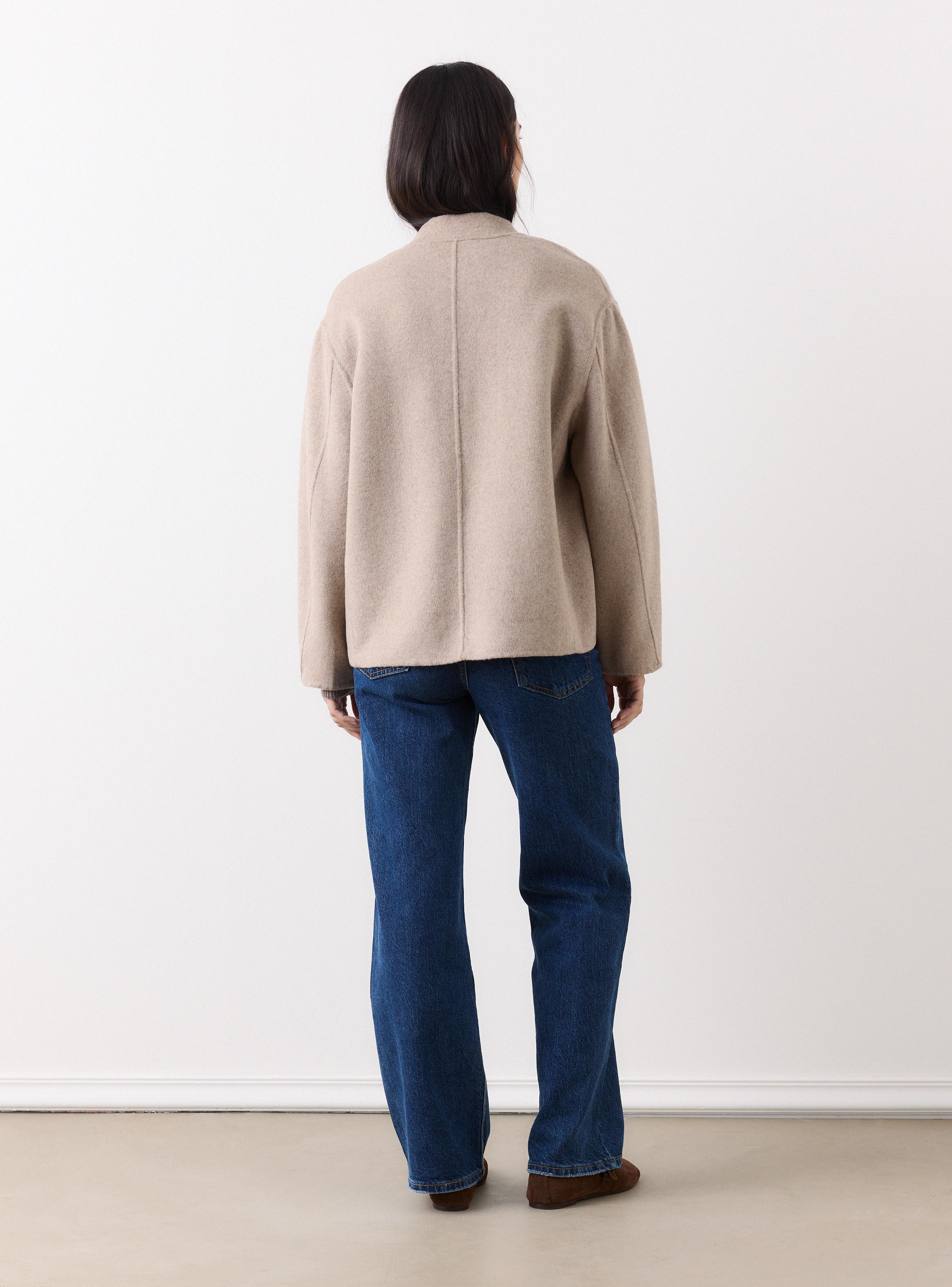 Abrigo Lana Hecho a Mano con Botones de Carey-5