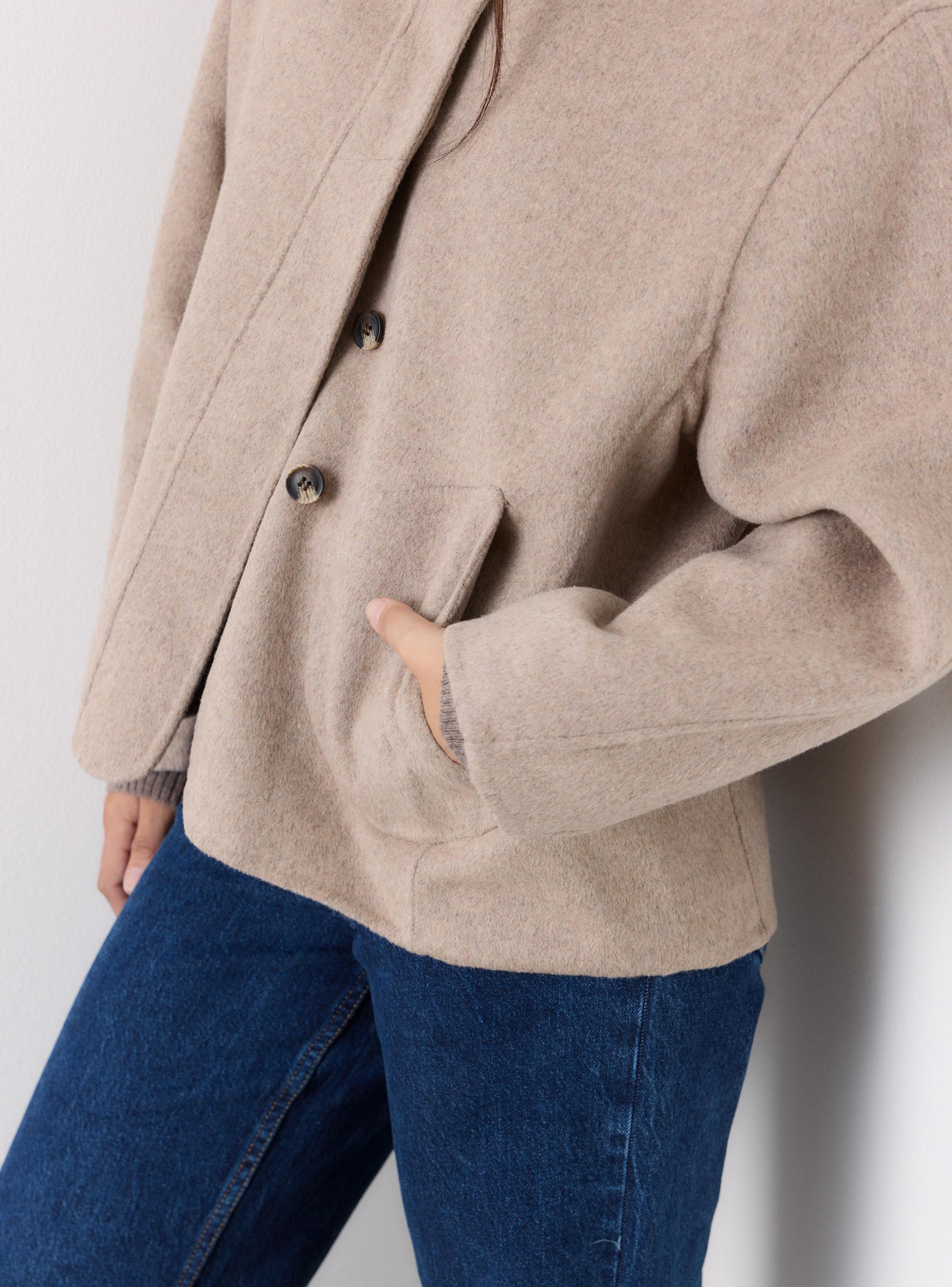 Abrigo Lana Hecho a Mano con Botones de Carey-3