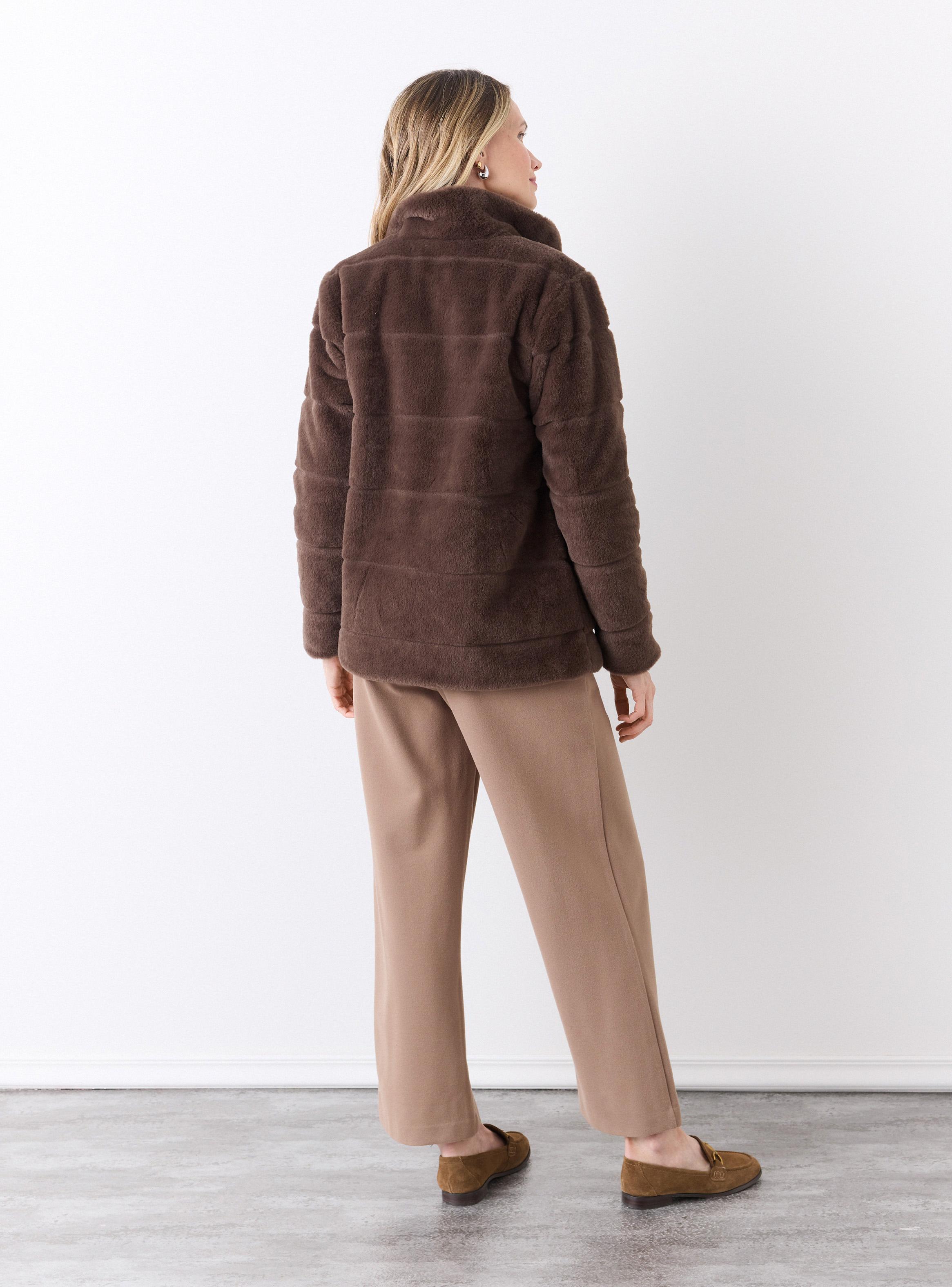 Abrigo Capucha y Diseño Acolchado-5