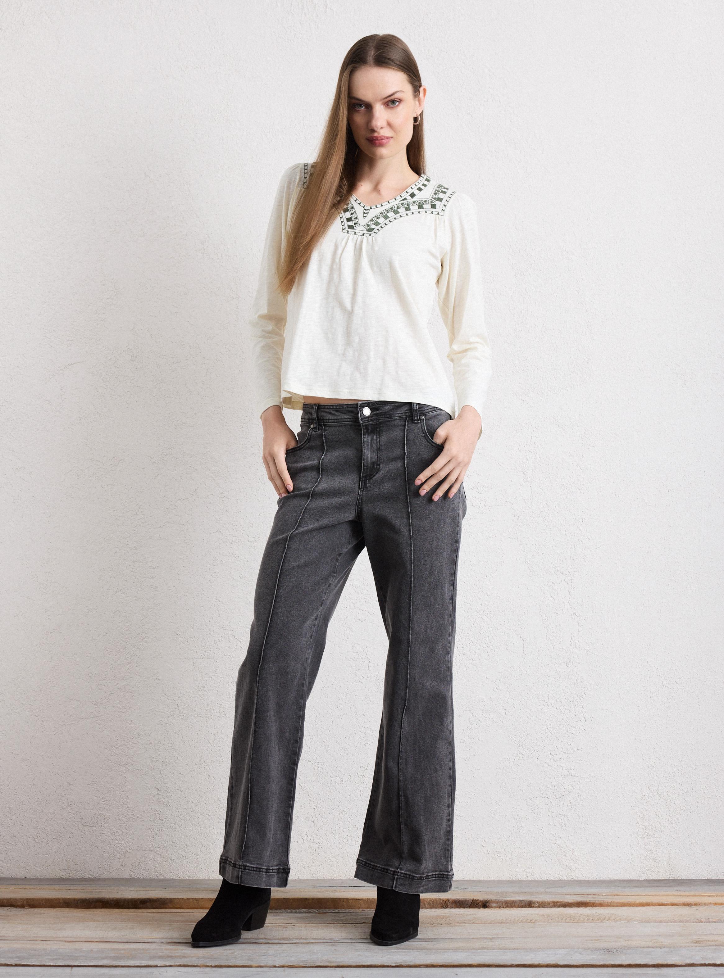 Polera Bordada en Escote-4