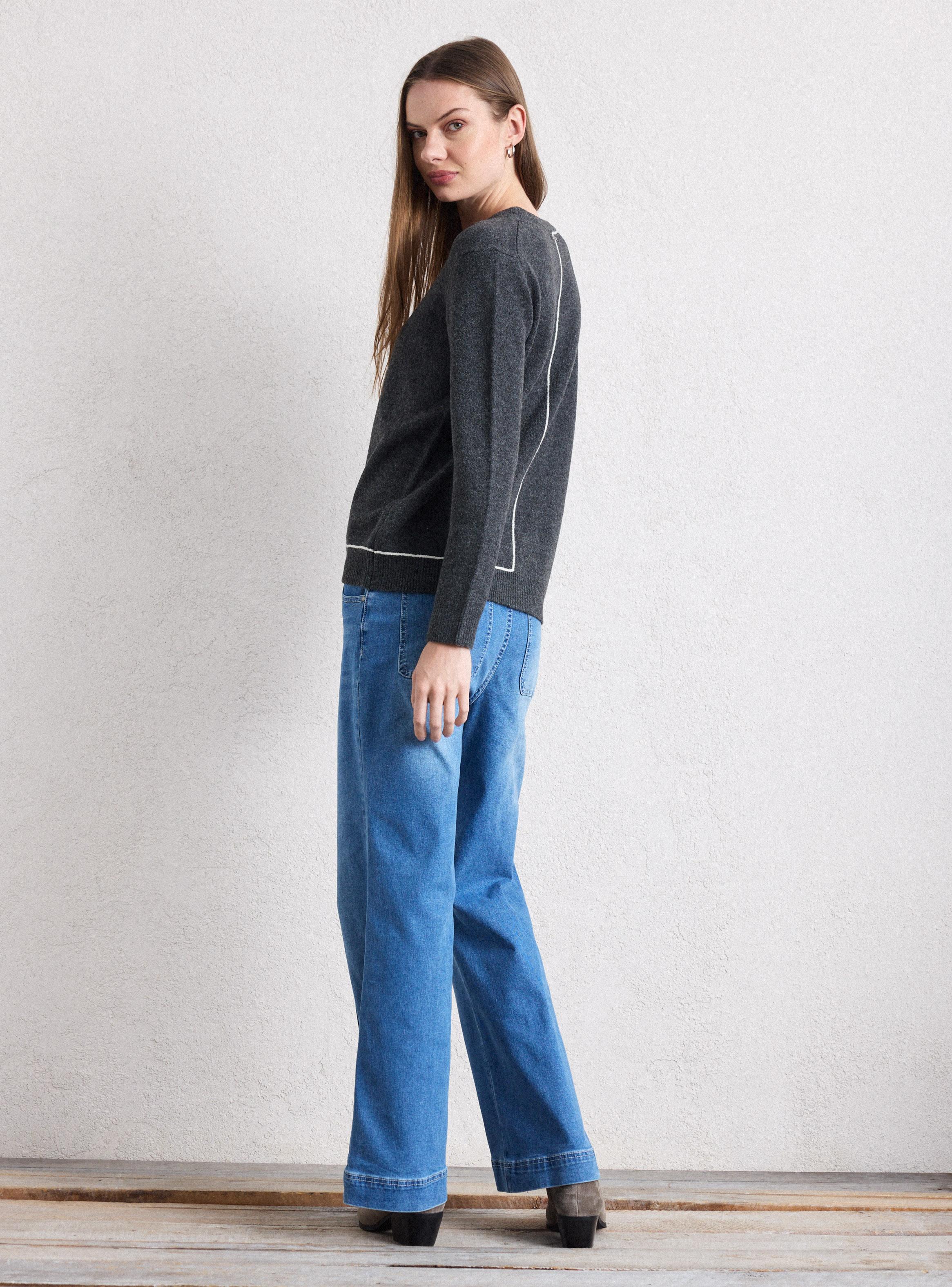 Sweater con Diseño de Línea Contraste-5