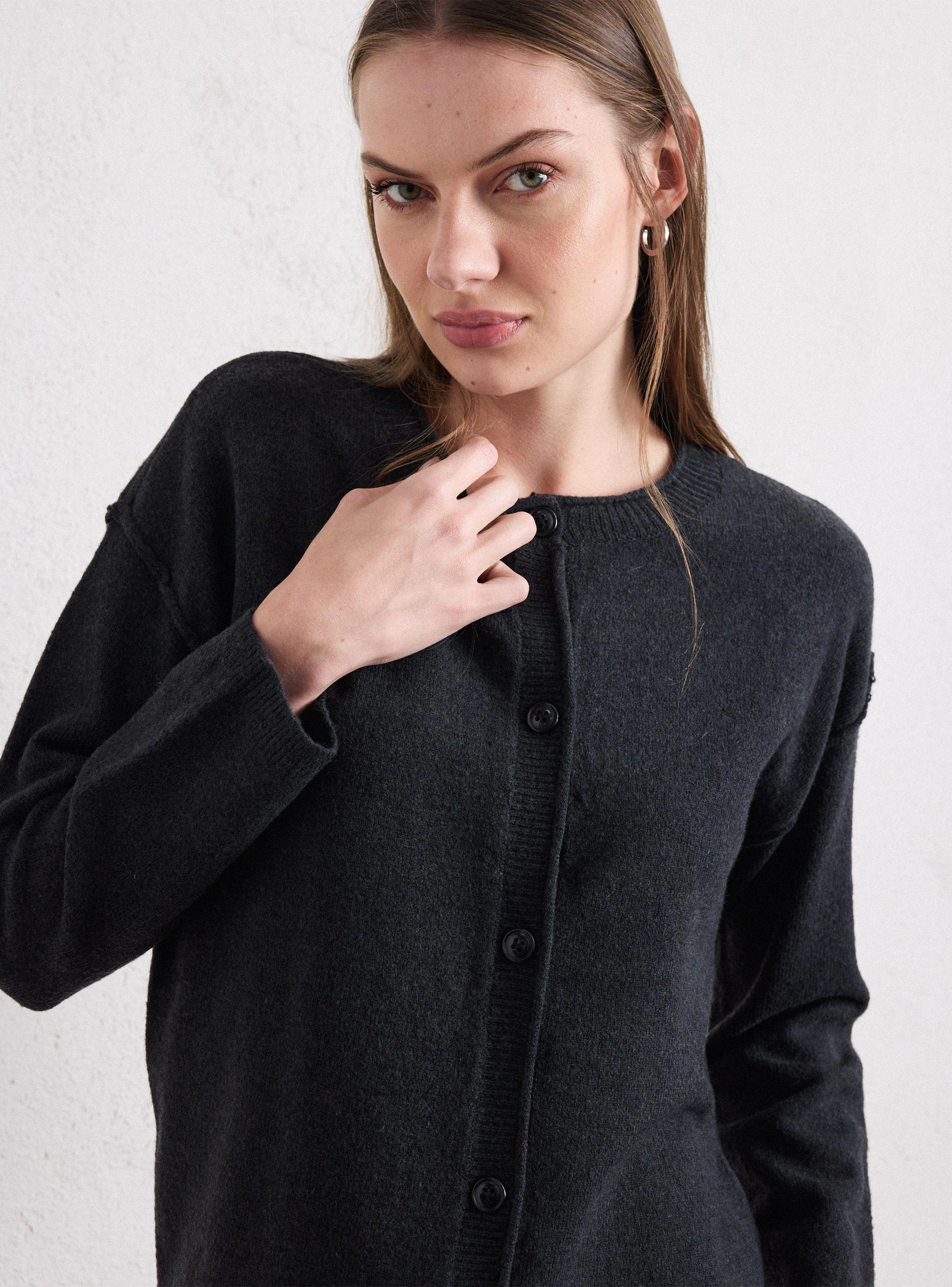 Chaleco con Detalle Enrollado en Cuello y Apertura-2