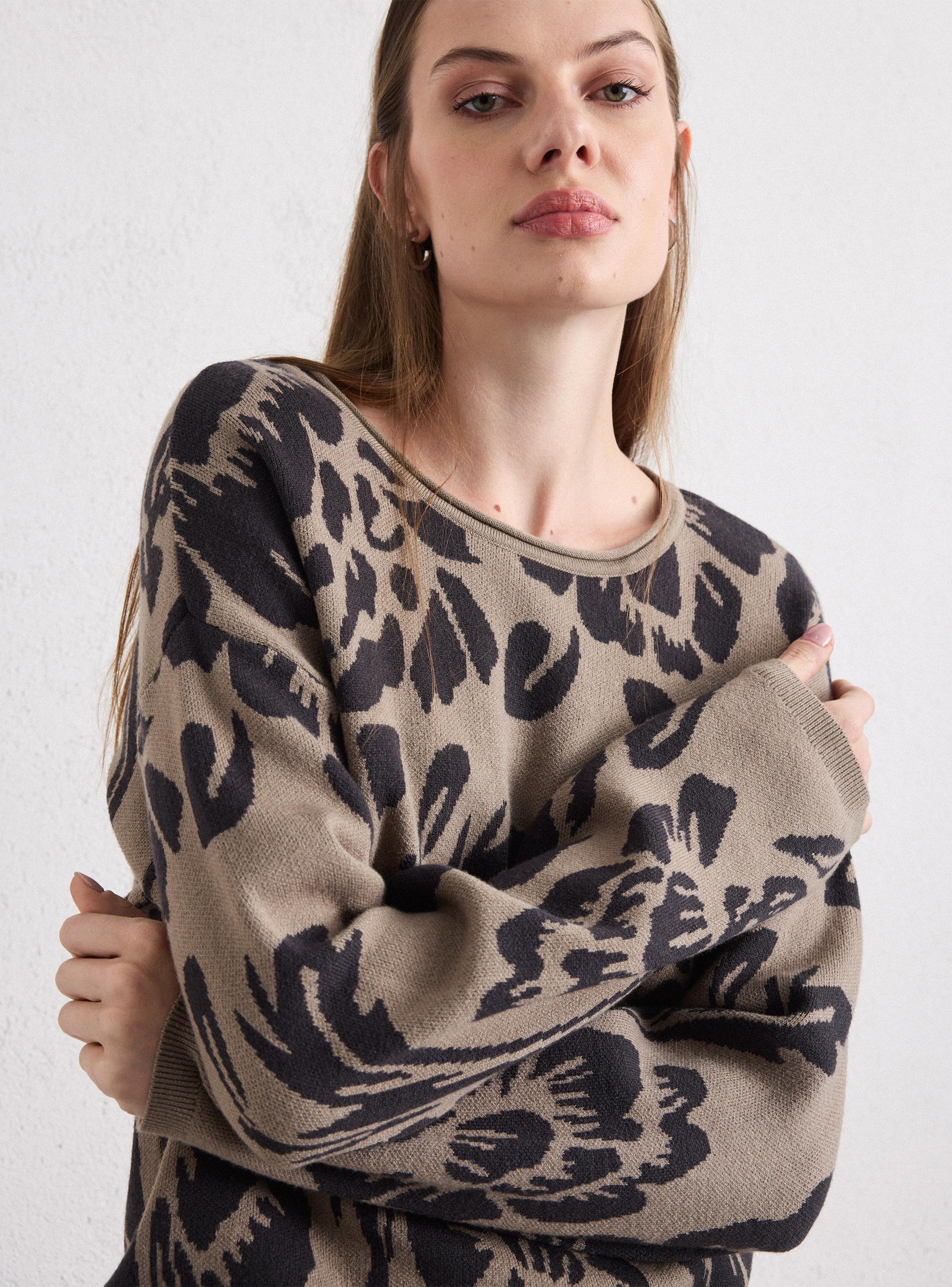 Sweater Jacquard con Cuello Enrollado-2