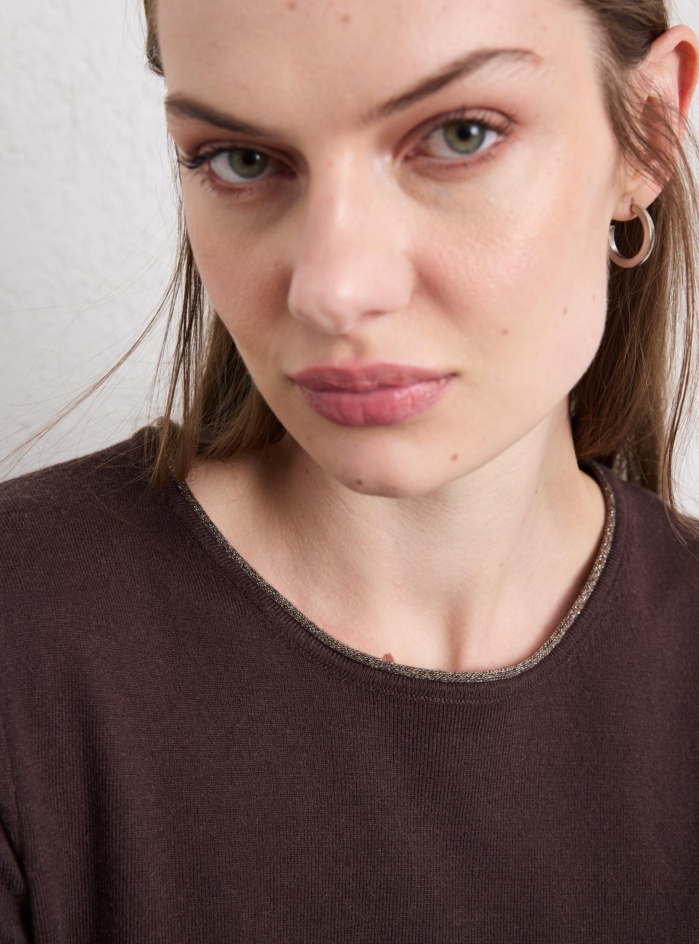 Sweater Liviano con Cuello Enrollado-2