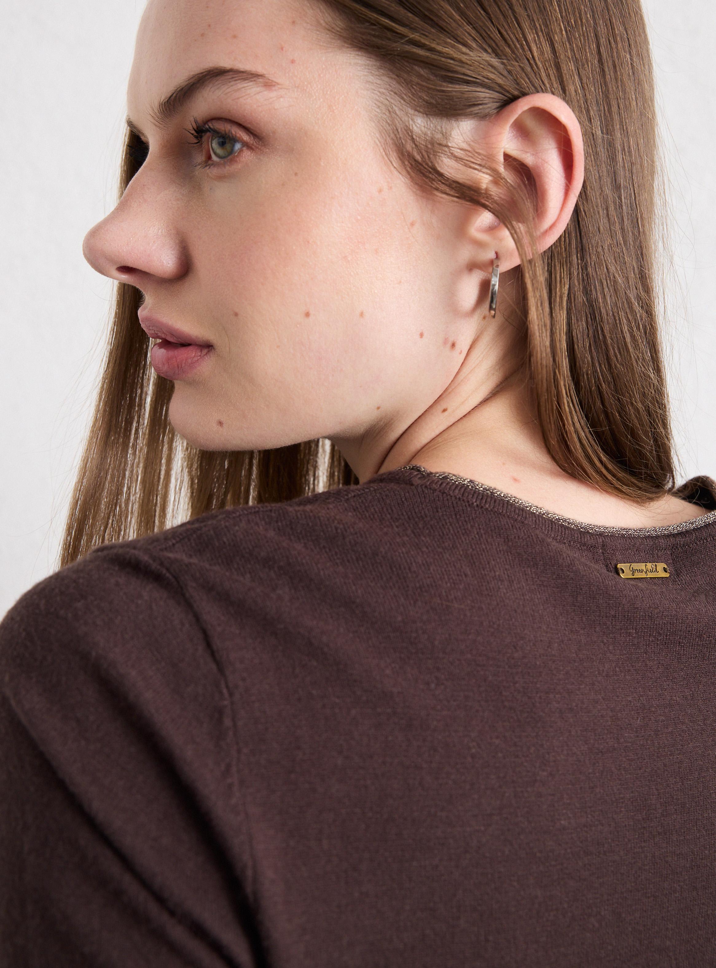 Sweater Liviano con Cuello Enrollado-3