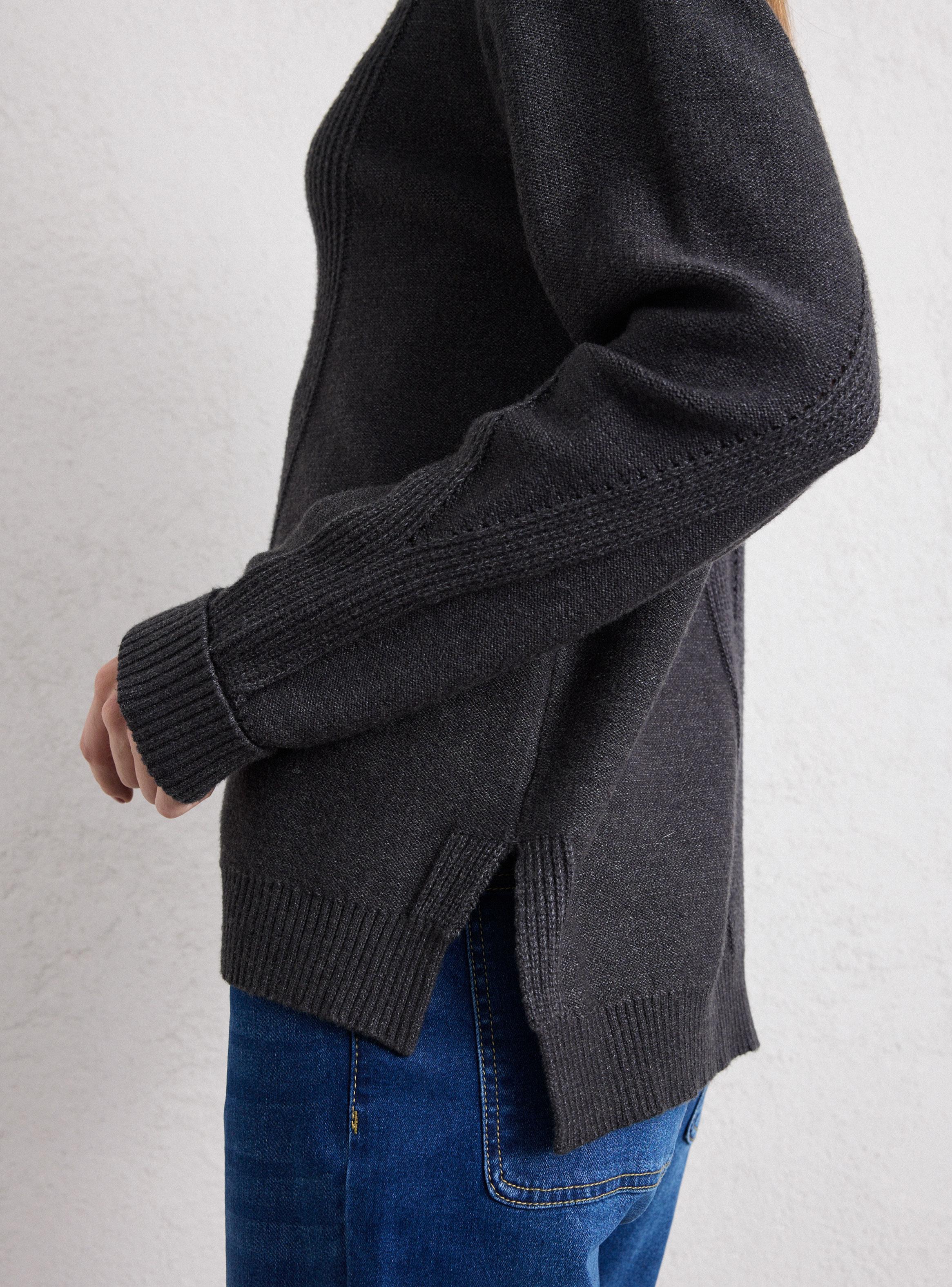 Sweater Cuello Alto con Diseño Frontal-3