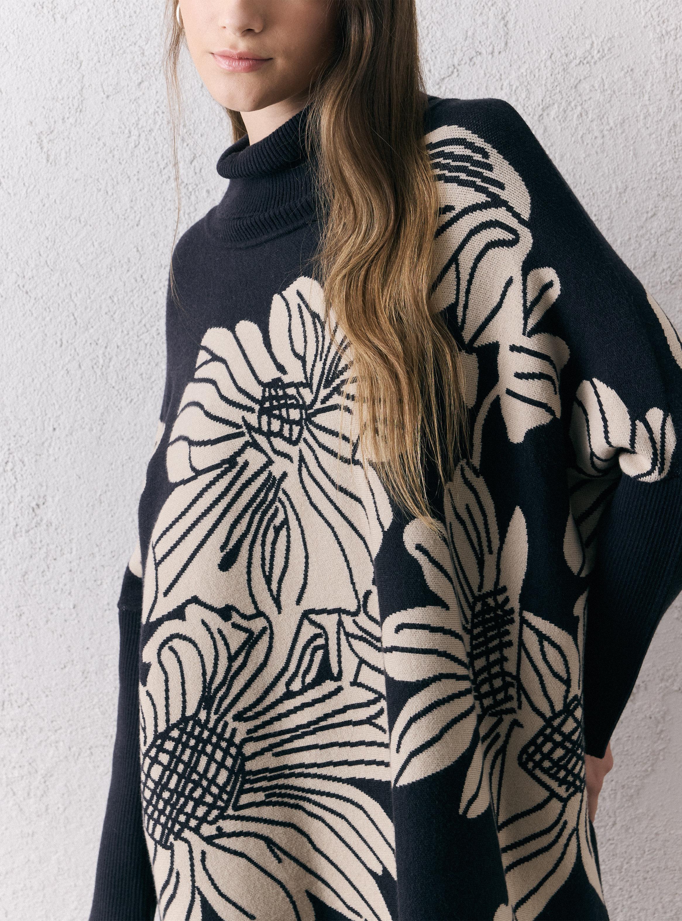 Sweater Tipo Capa con Diseño-3