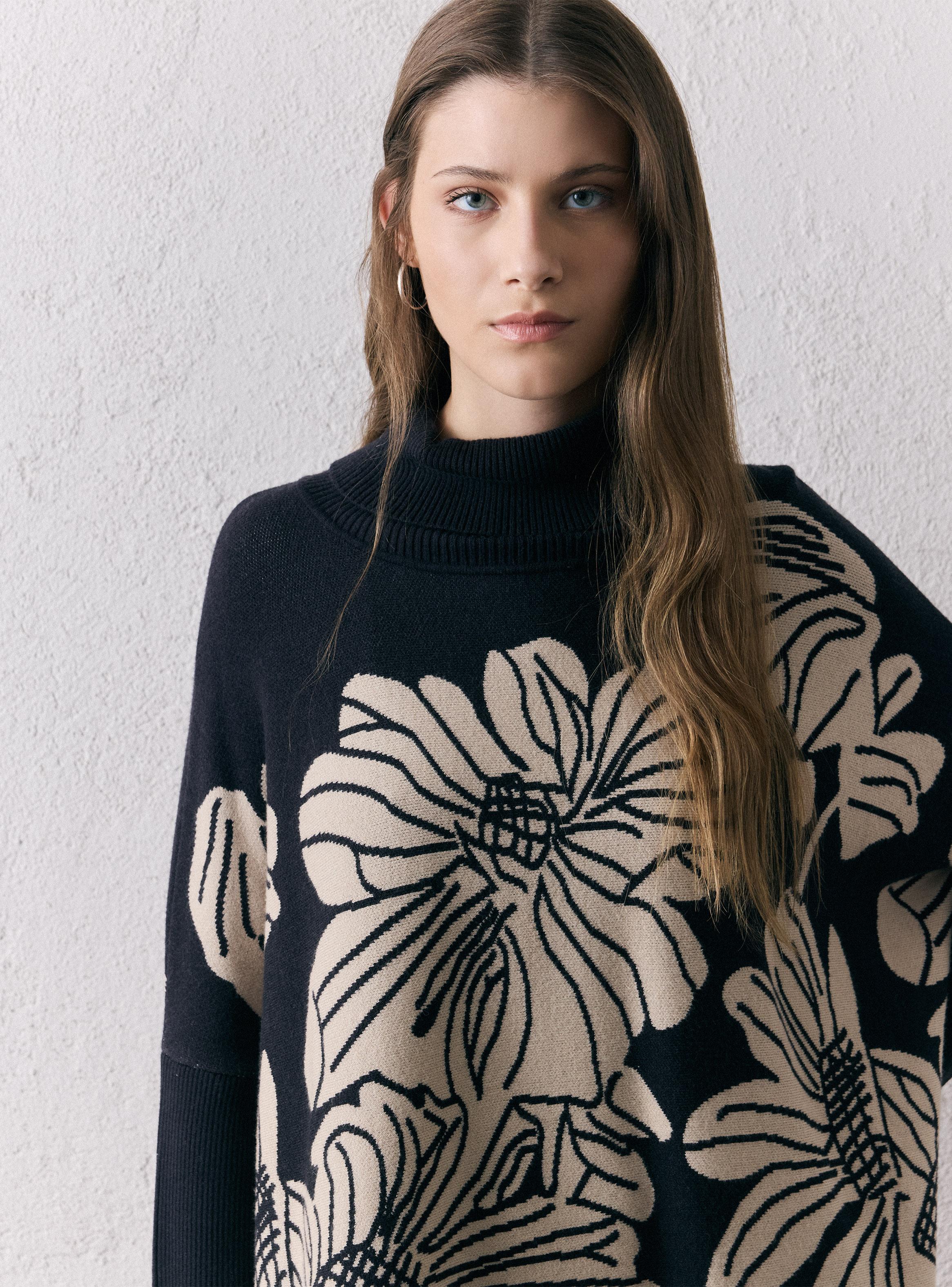 Sweater Tipo Capa con Diseño-2